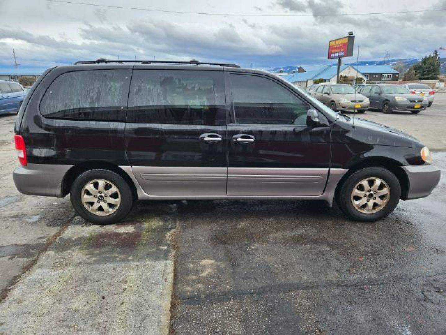 2004 Kia Sedona LX (KNDUP131046) with an 3.5L V6 DOHC 16V engine, 5-Speed Automatic transmission, located at 601 E. Idaho St., Kalispell, MT, 59901, 0.000000, 0.000000 - Photo#5