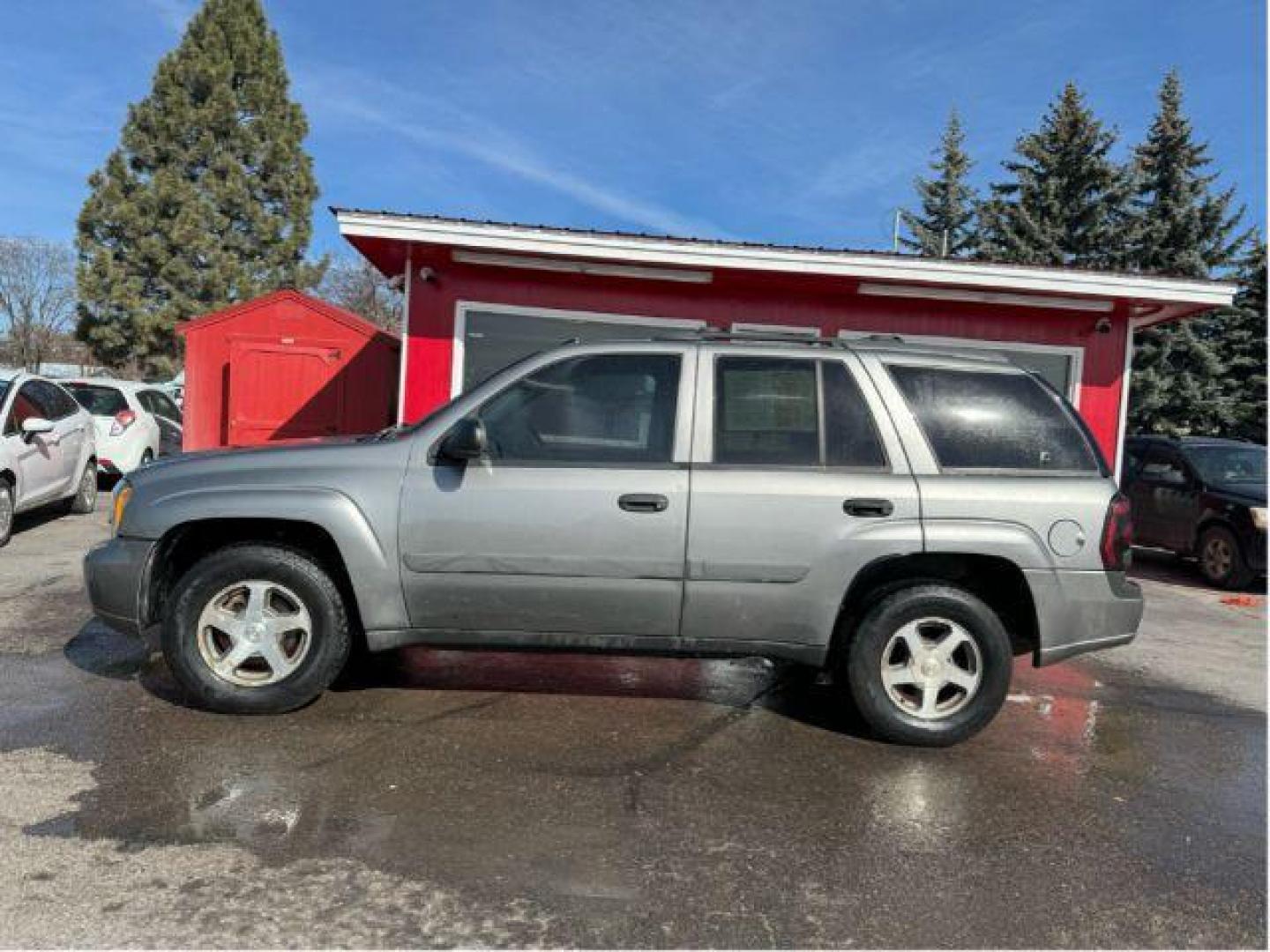 2005 Chevrolet TrailBlazer LS 4WD (1GNDT13S452) with an 4.2L L6 DOHC 24V engine, 4-Speed Automatic transmission, located at 601 E. Idaho St., Kalispell, MT, 59901, 0.000000, 0.000000 - Photo#1