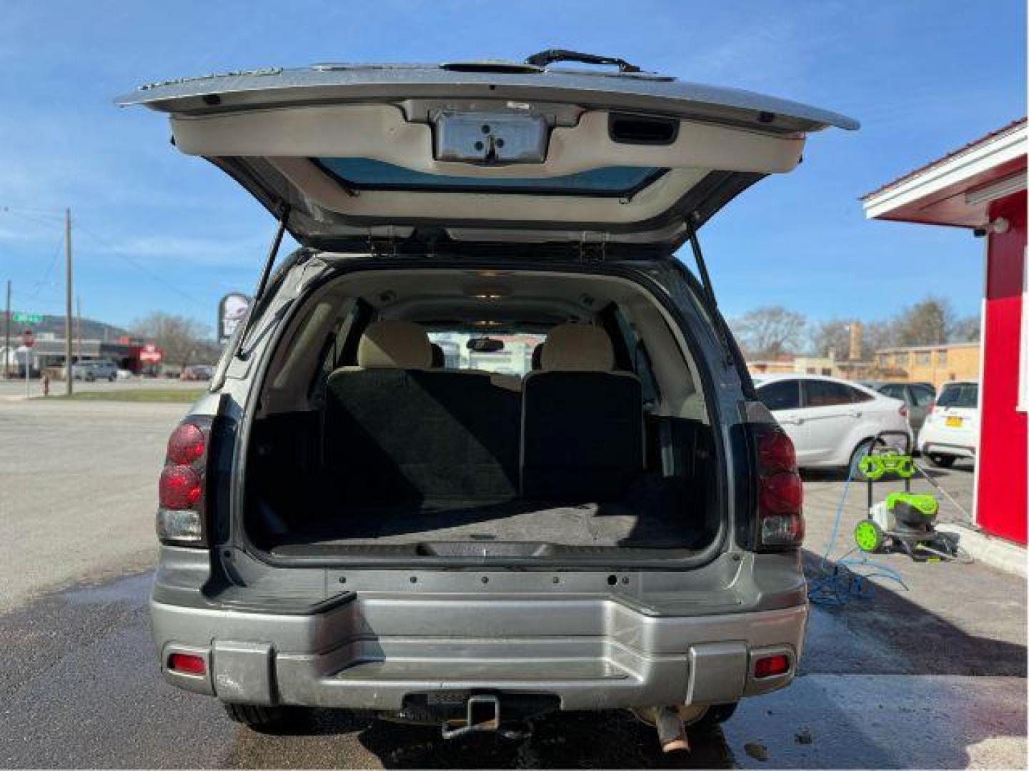 2005 Chevrolet TrailBlazer LS 4WD (1GNDT13S452) with an 4.2L L6 DOHC 24V engine, 4-Speed Automatic transmission, located at 601 E. Idaho St., Kalispell, MT, 59901, 0.000000, 0.000000 - Photo#4