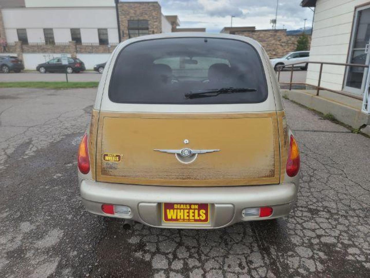 2005 Chrysler PT Cruiser Limited Edition (3C8FY68B35T) with an 2.4L L4 DOHC 16V engine, located at 1800 West Broadway, Missoula, 59808, (406) 543-1986, 46.881348, -114.023628 - Photo#4