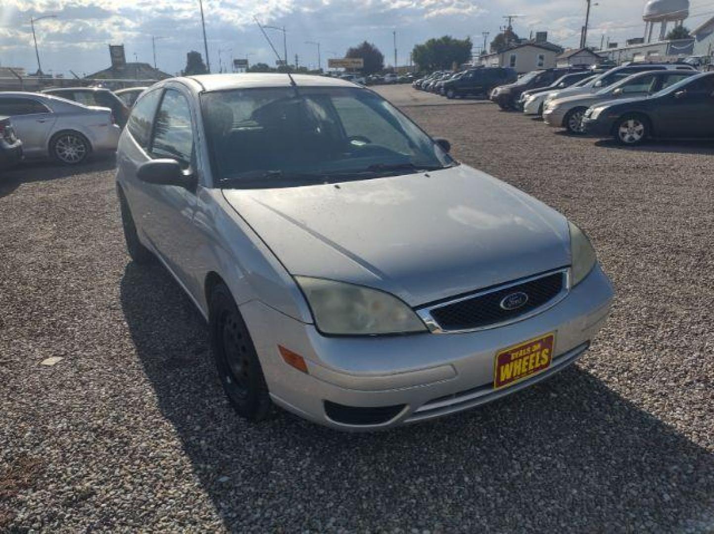 2005 Ford Focus ZX3 SE (3FAFP31N95R) with an 2.0L L4 DOHC 16V engine, located at 4801 10th Ave S,, Great Falls, MT, 59405, (406) 564-1505, 0.000000, 0.000000 - Photo#6