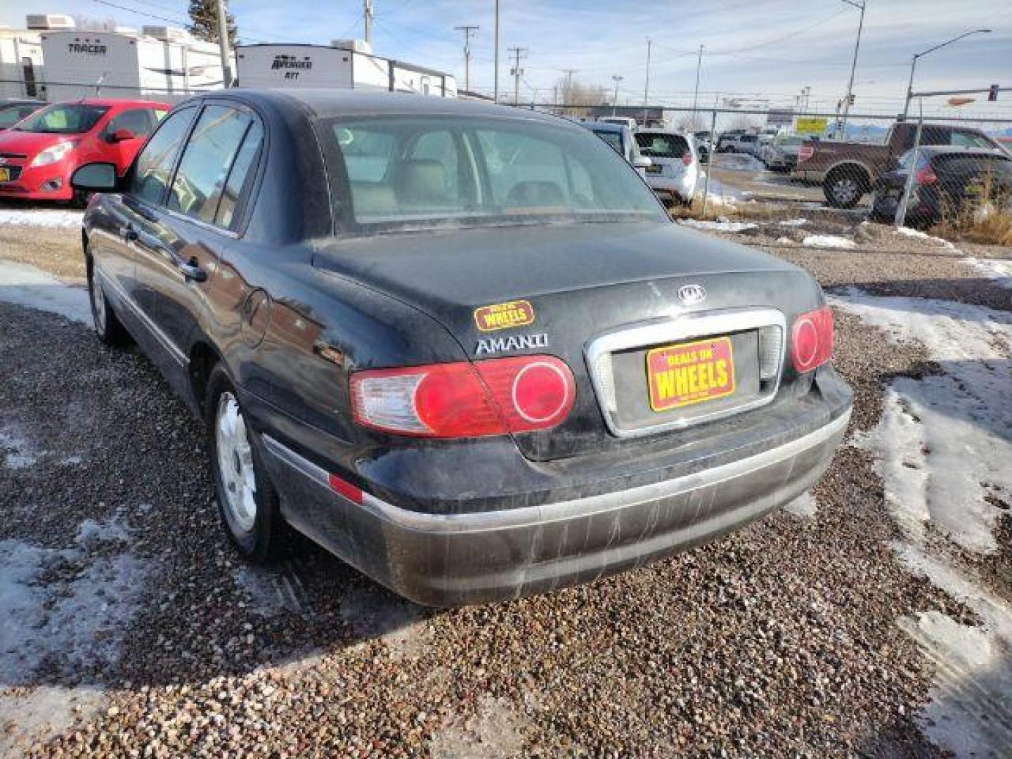 2005 Kia Amanti Sedan (KNALD124X55) with an 3.5L V6 DOHC 24V engine, 5-Speed Automatic transmission, located at 4801 10th Ave S,, Great Falls, MT, 59405, (406) 564-1505, 0.000000, 0.000000 - Photo#2