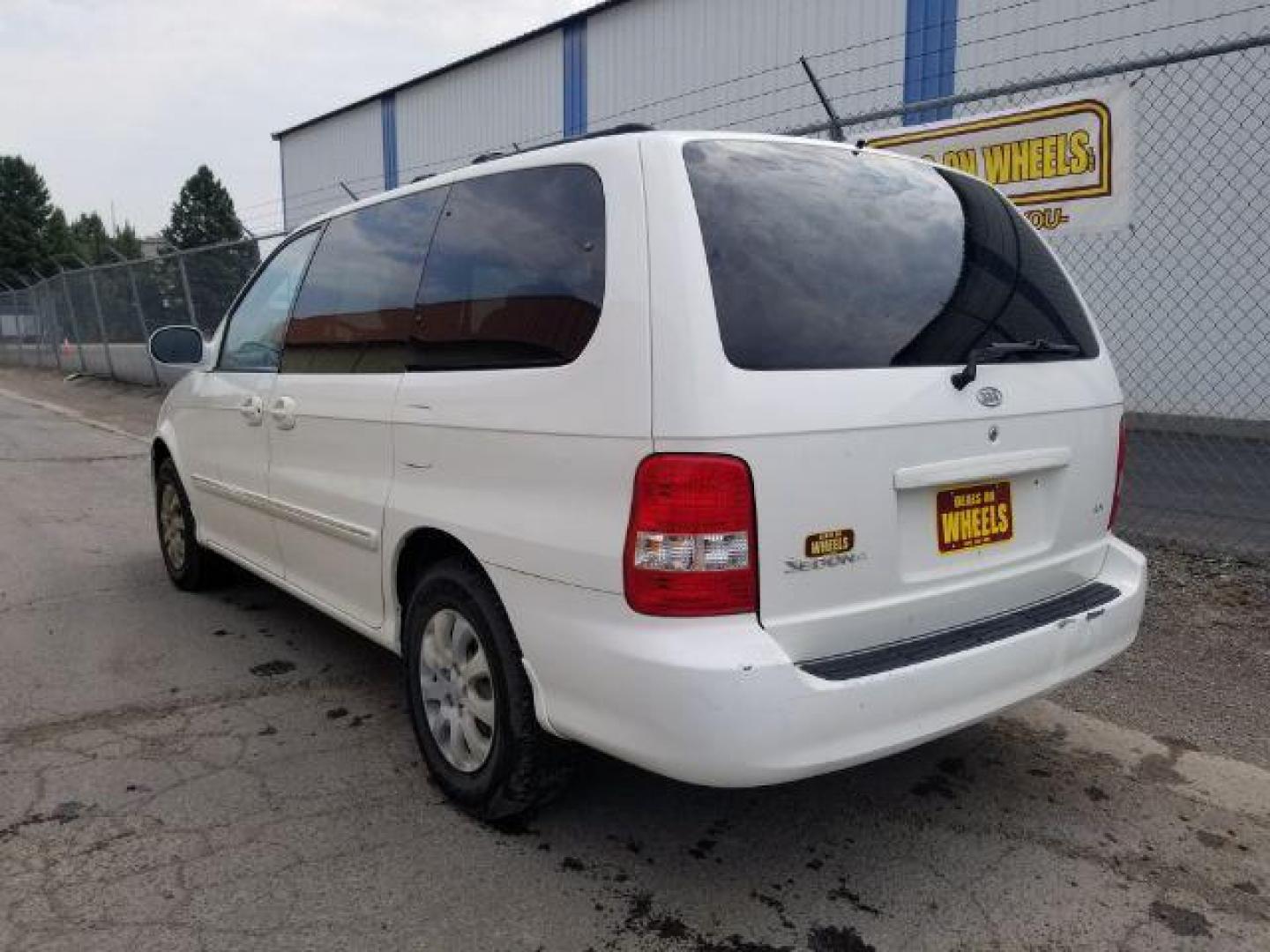 2005 Clear White /Beige Cloth Interior Kia Sedona LX (KNDUP132856) with an 3.5L V6 DOHC 16V engine, 5-Speed Automatic transmission, located at 4801 10th Ave S,, Great Falls, MT, 59405, (406) 564-1505, 0.000000, 0.000000 - Photo#3