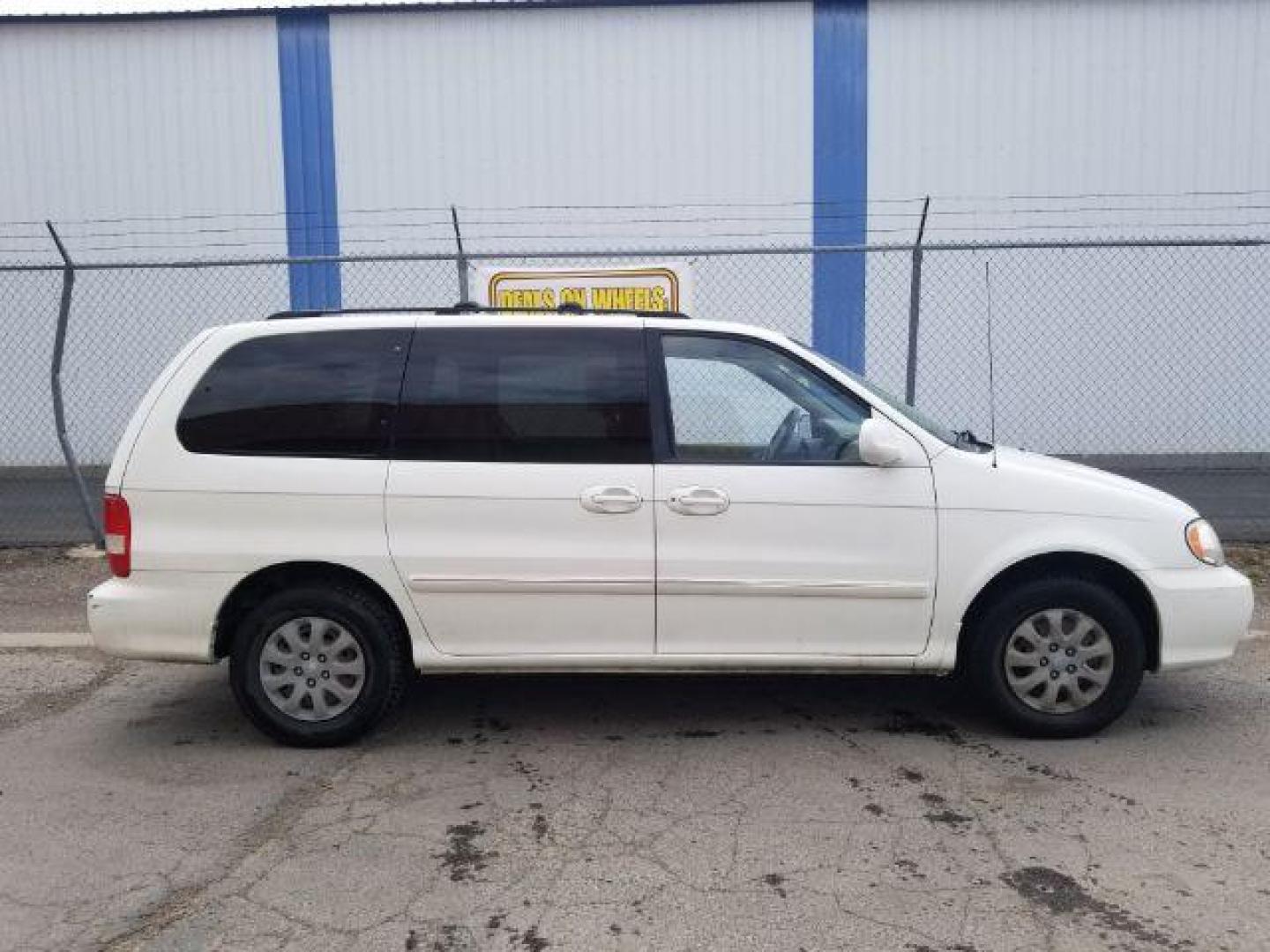 2005 Clear White /Beige Cloth Interior Kia Sedona LX (KNDUP132856) with an 3.5L V6 DOHC 16V engine, 5-Speed Automatic transmission, located at 4801 10th Ave S,, Great Falls, MT, 59405, (406) 564-1505, 0.000000, 0.000000 - Photo#5