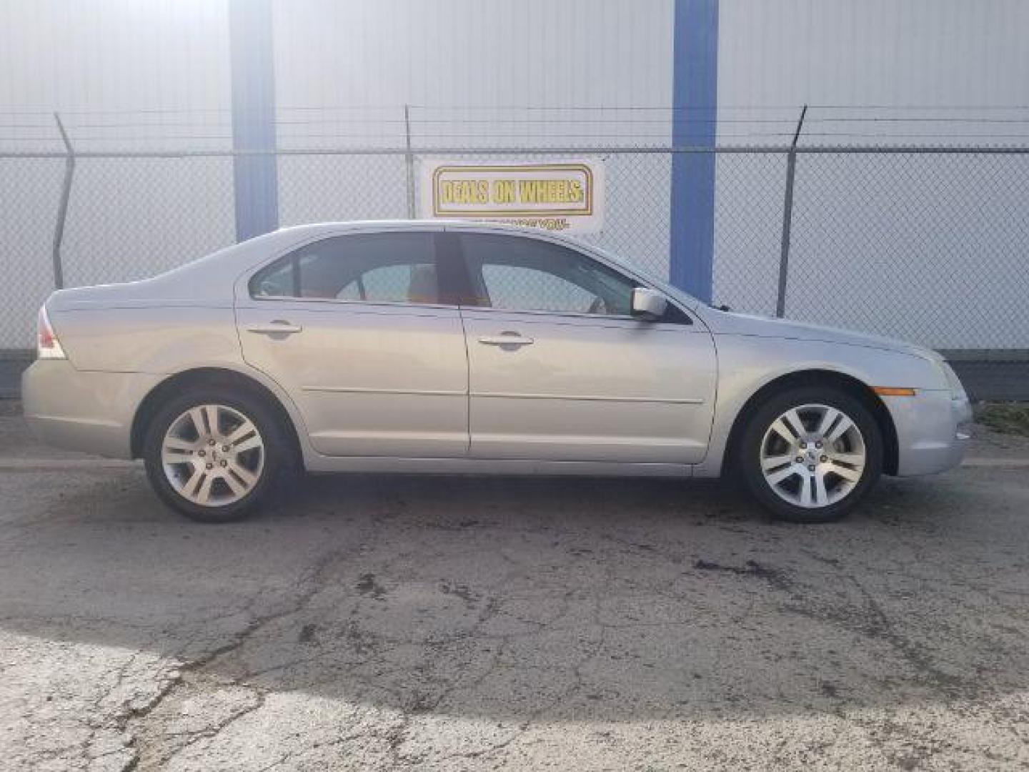 2006 Ford Fusion SEL (3FAHP08ZX6R) with an 2.3L L4 DOHC 16V engine, located at 4047 Montana Ave., Billings, MT, 59101, 45.770847, -108.529800 - Photo#3