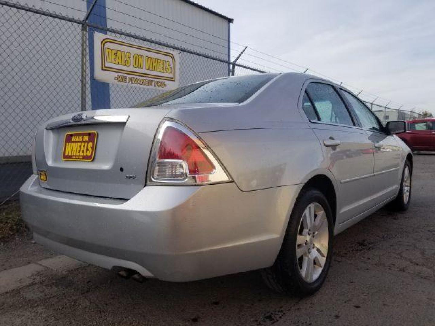 2006 Ford Fusion SEL (3FAHP08ZX6R) with an 2.3L L4 DOHC 16V engine, located at 4047 Montana Ave., Billings, MT, 59101, 45.770847, -108.529800 - Photo#4