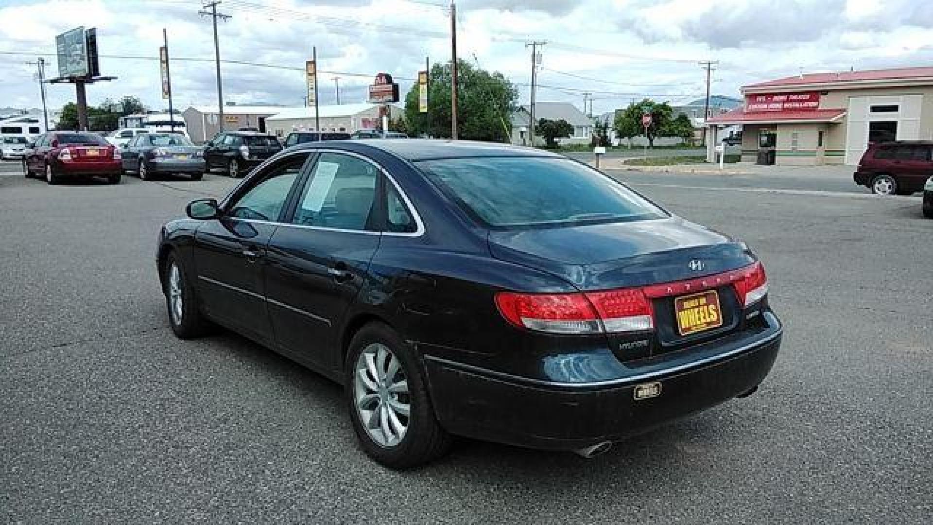 2006 BLUE HYUNDAI AZERA Limited (KMHFC46F76A) , located at 1821 N Montana Ave., Helena, MT, 59601, 0.000000, 0.000000 - Photo#6