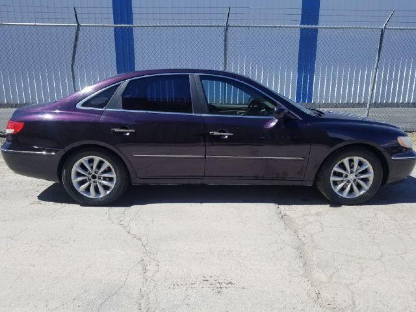 2006 Hyundai Azera Limited (KMHFC46F06A) with an 3.8L V6 DOHC 24V engine, 5-Speed Automatic transmission, located at 4801 10th Ave S,, Great Falls, MT, 59405, (406) 564-1505, 0.000000, 0.000000 - Photo#5