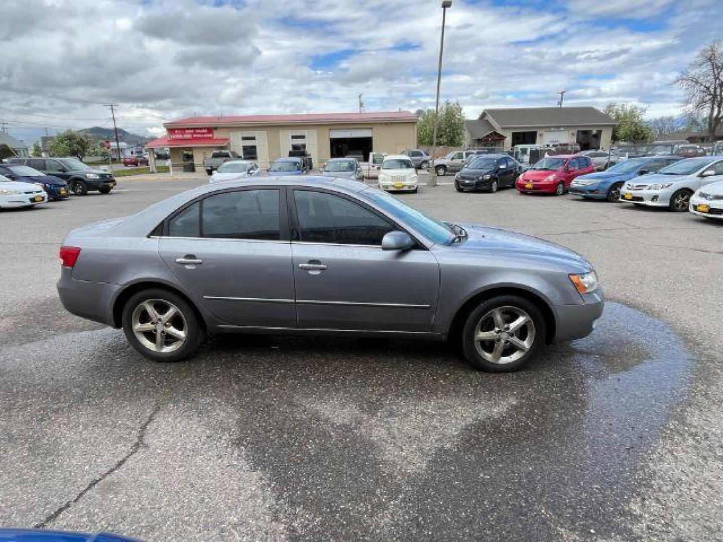 2006 Hyundai Sonata GLS (5NPEU46F06H) with an 3.3L V6 DOHC 24V engine, located at 1821 N Montana Ave., Helena, MT, 59601, 0.000000, 0.000000 - Photo#3