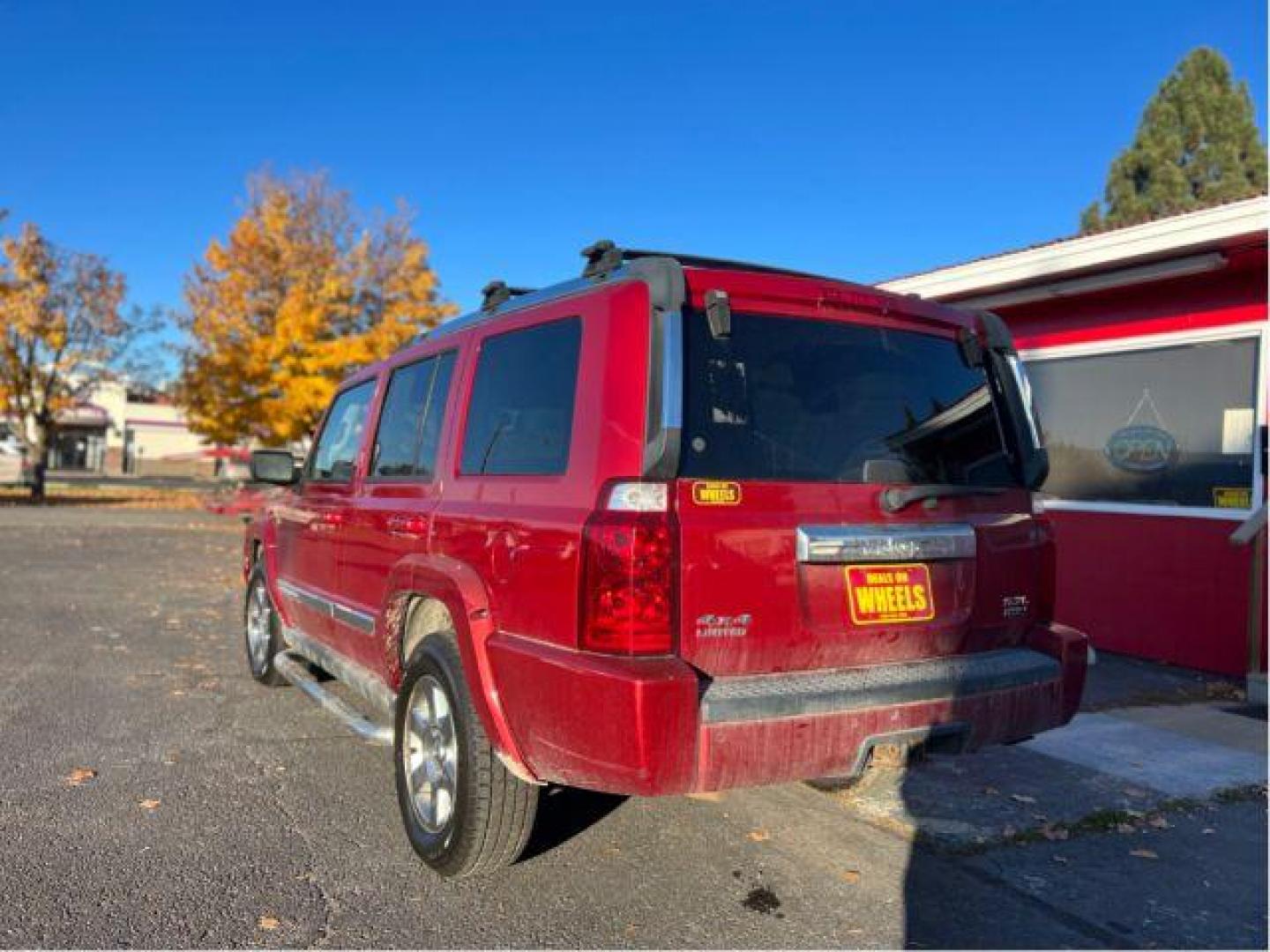 2006 Jeep Commander Limited 4WD (1J8HG58276C) with an 5.7L V8 OHV 16V engine, 5-Speed Automatic transmission, located at 601 E. Idaho St., Kalispell, MT, 59901, 0.000000, 0.000000 - Photo#2