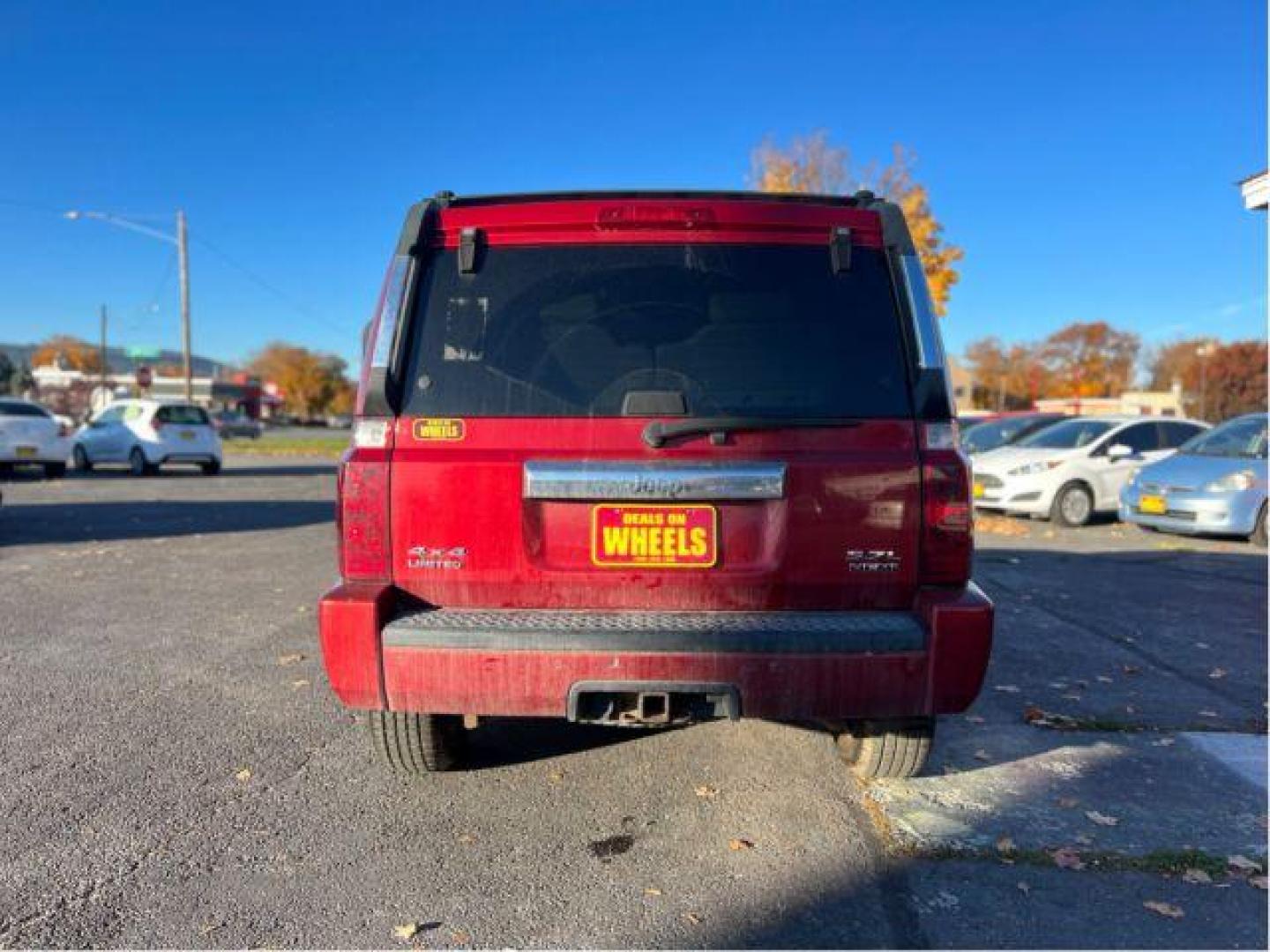 2006 Jeep Commander Limited 4WD (1J8HG58276C) with an 5.7L V8 OHV 16V engine, 5-Speed Automatic transmission, located at 601 E. Idaho St., Kalispell, MT, 59901, 0.000000, 0.000000 - Photo#3