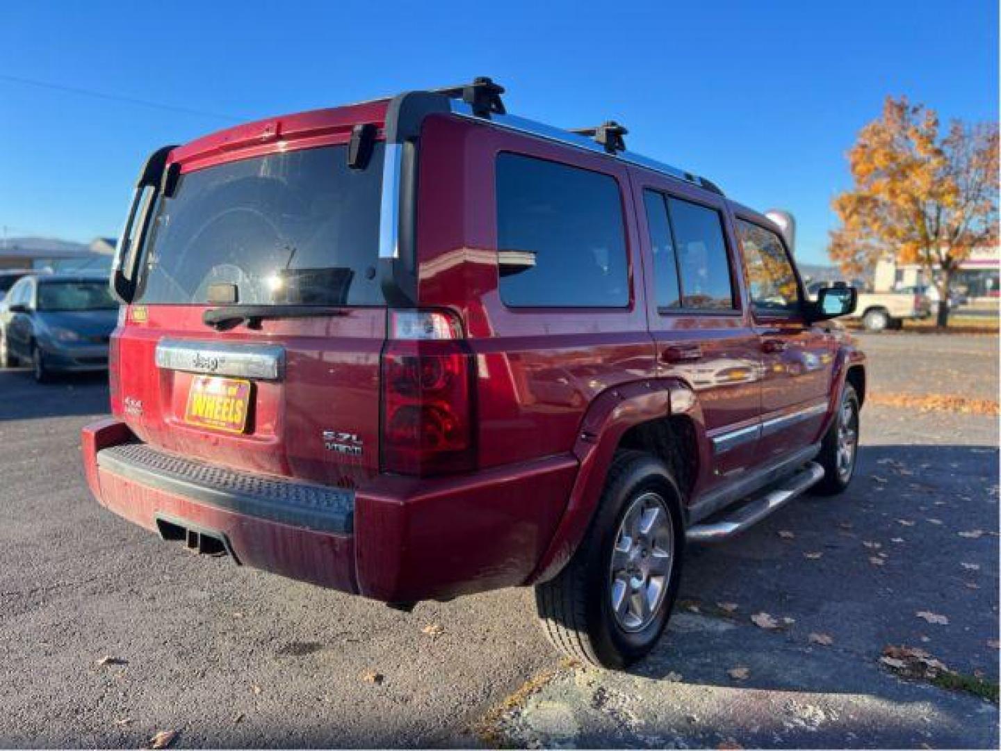 2006 Jeep Commander Limited 4WD (1J8HG58276C) with an 5.7L V8 OHV 16V engine, 5-Speed Automatic transmission, located at 601 E. Idaho St., Kalispell, MT, 59901, 0.000000, 0.000000 - Photo#4