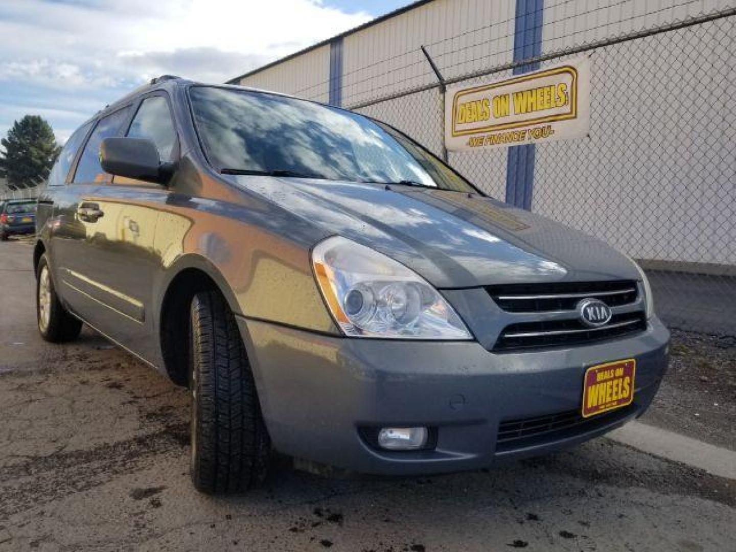 2006 Kia Sedona EX (KNDMB233866) with an 3.5L V6 DOHC 24V engine, 5-Speed Automatic transmission, located at 4047 Montana Ave., Billings, MT, 59101, 45.770847, -108.529800 - Photo#2