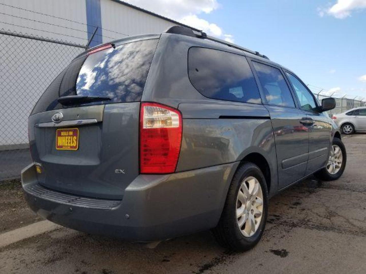 2006 Kia Sedona EX (KNDMB233866) with an 3.5L V6 DOHC 24V engine, 5-Speed Automatic transmission, located at 4047 Montana Ave., Billings, MT, 59101, 45.770847, -108.529800 - Photo#4