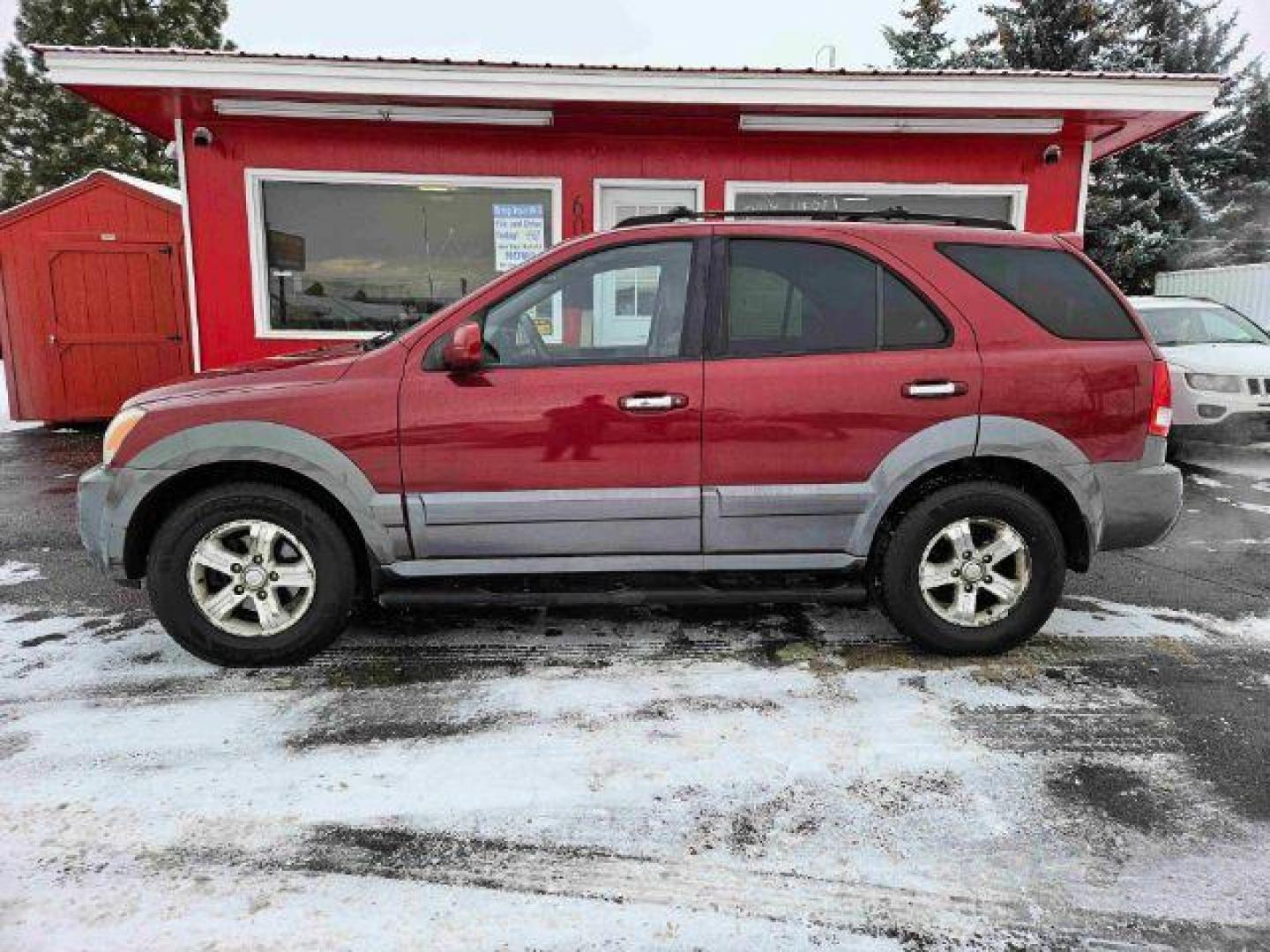 2006 Kia Sorento EX 4WD (KNDJC733665) with an 3.5L V6 DOHC 16V engine, 5-Speed Automatic transmission, located at 601 E. Idaho St., Kalispell, MT, 59901, 0.000000, 0.000000 - Photo#1