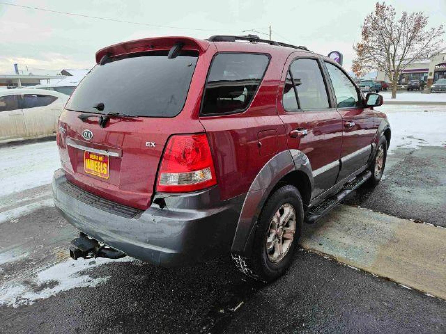 2006 Kia Sorento EX 4WD (KNDJC733665) with an 3.5L V6 DOHC 16V engine, 5-Speed Automatic transmission, located at 601 E. Idaho St., Kalispell, MT, 59901, 0.000000, 0.000000 - Photo#4