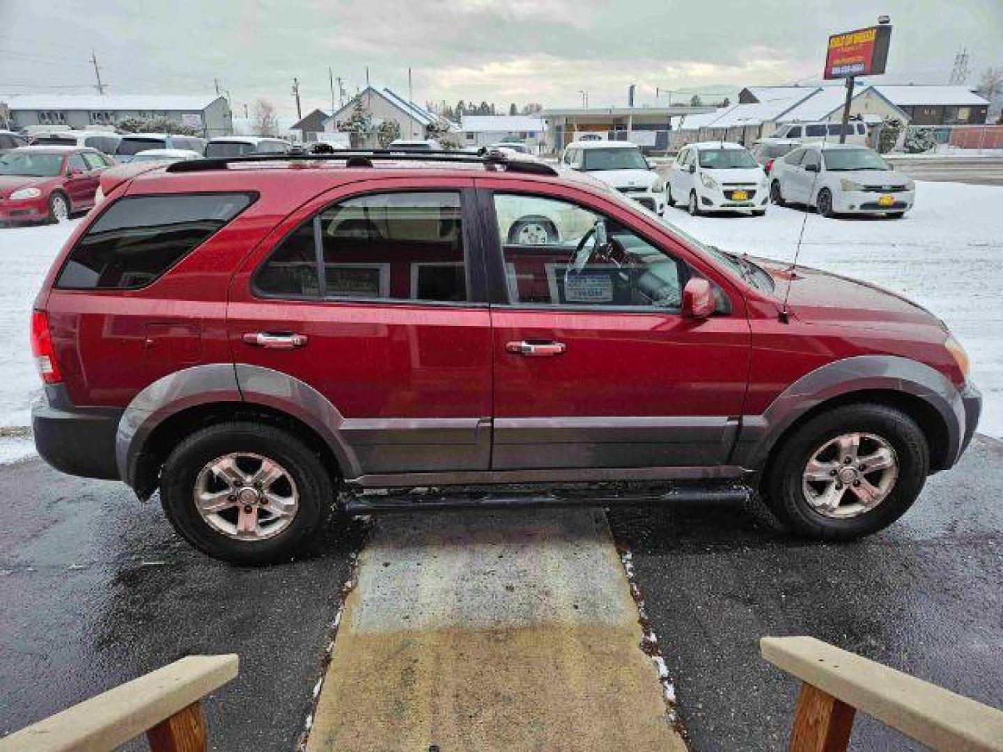 2006 Kia Sorento EX 4WD (KNDJC733665) with an 3.5L V6 DOHC 16V engine, 5-Speed Automatic transmission, located at 601 E. Idaho St., Kalispell, MT, 59901, 0.000000, 0.000000 - Photo#5