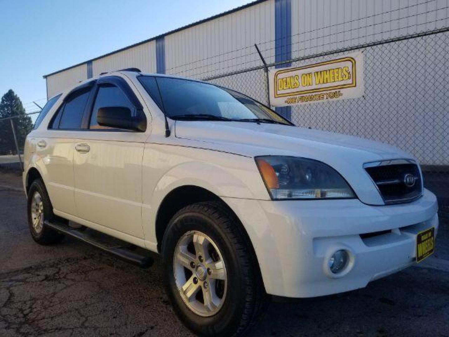 2006 Kia Sorento LX 4WD (KNDJC733865) with an 3.5L V6 DOHC 16V engine, located at 601 E. Idaho St., Kalispell, MT, 59901, 0.000000, 0.000000 - Photo#2