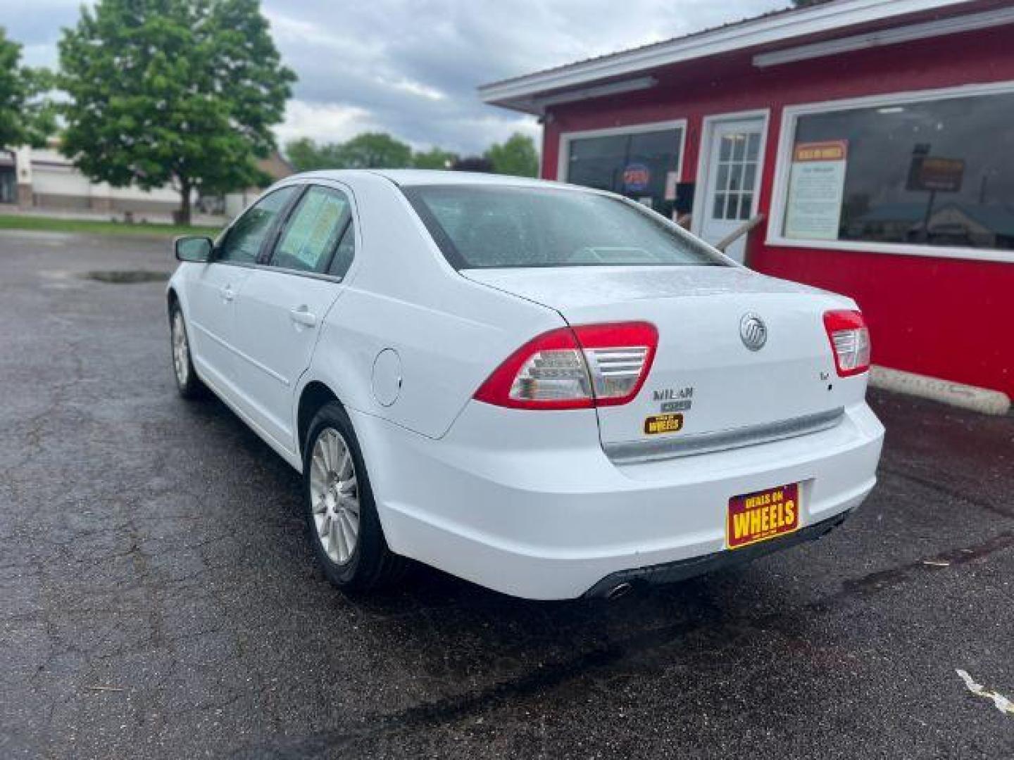 2006 Mercury Milan V6 Premier (3MEFM08106R) with an 3.0L V6 DOHC 24V engine, 6-Speed Automatic transmission, located at 4047 Montana Ave., Billings, MT, 59101, 45.770847, -108.529800 - Photo#2