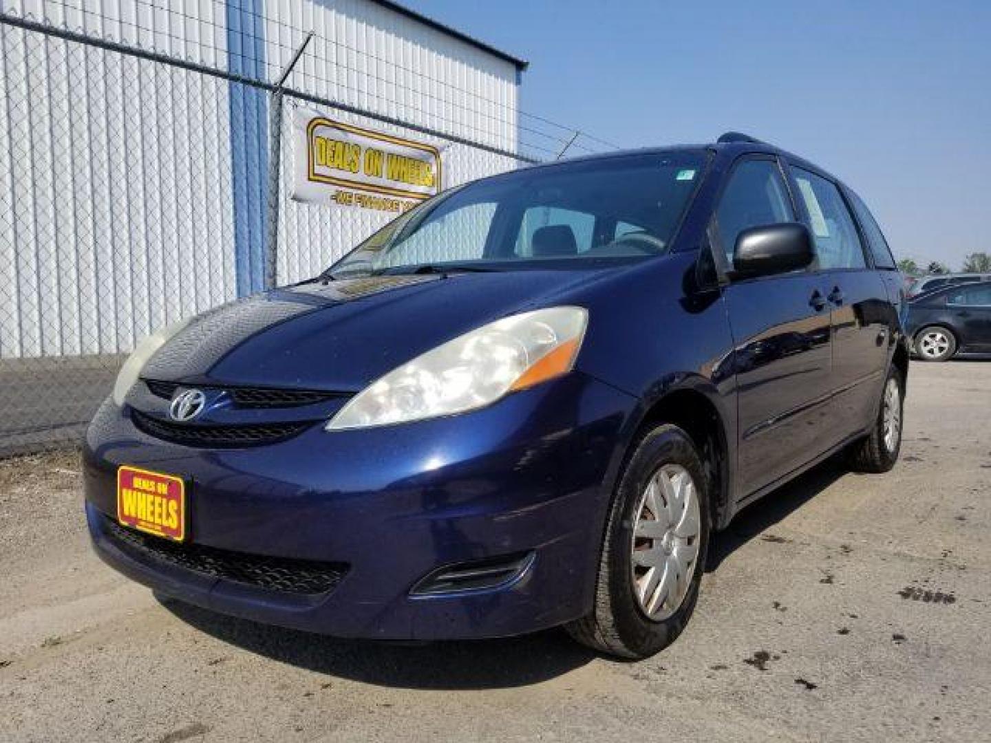 2006 Toyota Sienna LE 8-Passenger (5TDZA23C96S) with an 3.3L V6 DOHC 24V engine, 5-Speed Automatic transmission, located at 1821 N Montana Ave., Helena, MT, 59601, 0.000000, 0.000000 - Photo#0