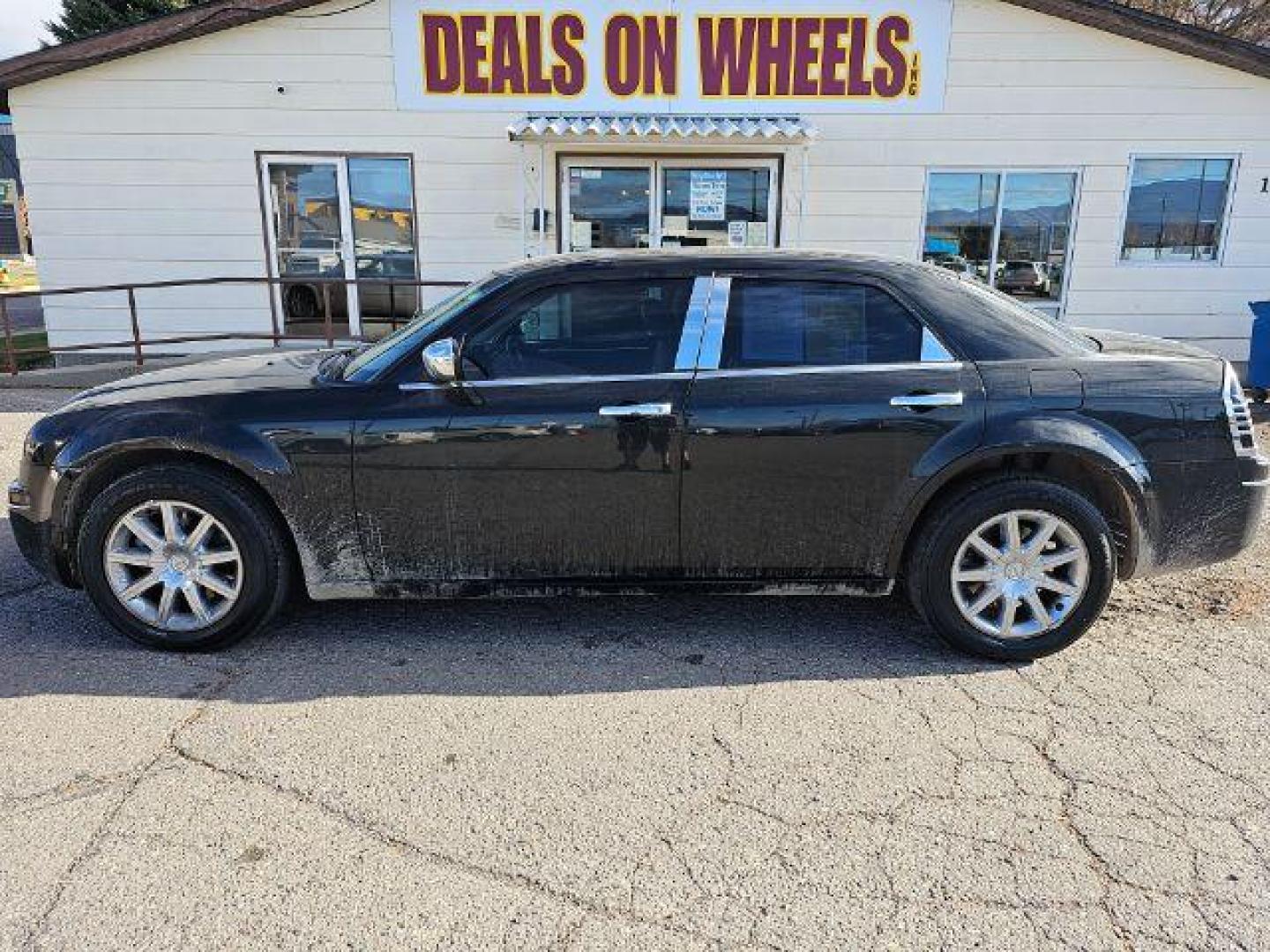 2007 Chrysler 300 Touring AWD (2C3KK53G87H) with an 3.5L V6 DOHC 24V engine, 5-Speed Automatic transmission, located at 1800 West Broadway, Missoula, 59808, (406) 543-1986, 46.881348, -114.023628 - Photo#5