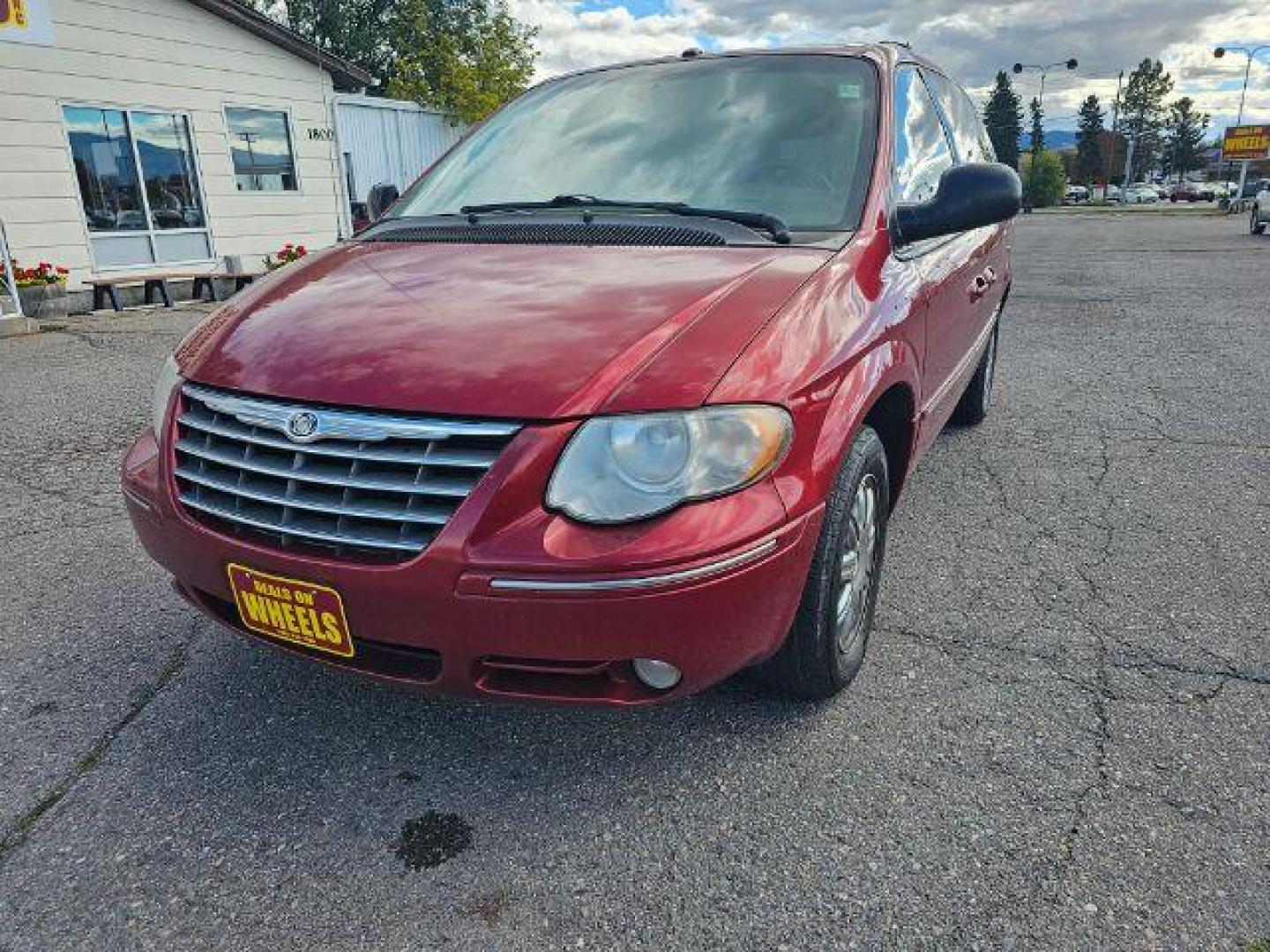 2007 Chrysler Town and Country Limited (2A8GP64L17R) with an 3.8L V6 OHV 12V engine, 4-Speed Automatic transmission, located at 1800 West Broadway, Missoula, 59808, (406) 543-1986, 46.881348, -114.023628 - Photo#0