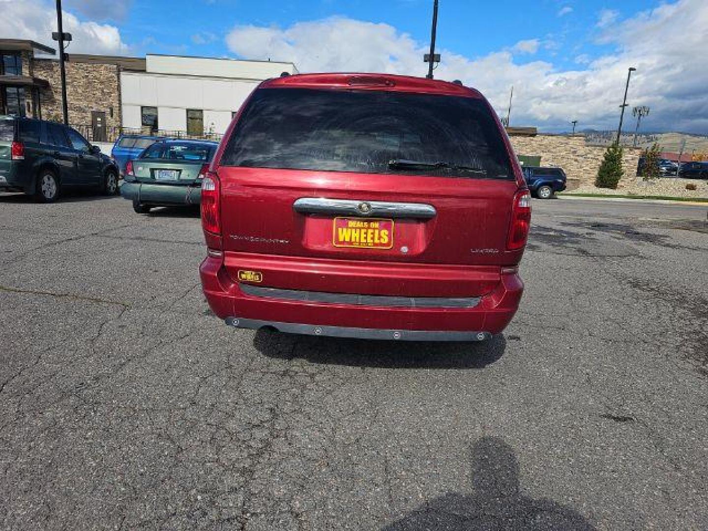 2007 Chrysler Town and Country Limited (2A8GP64L17R) with an 3.8L V6 OHV 12V engine, 4-Speed Automatic transmission, located at 1800 West Broadway, Missoula, 59808, (406) 543-1986, 46.881348, -114.023628 - Photo#4