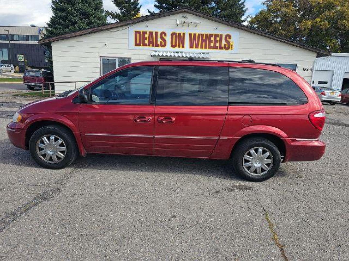 2007 Chrysler Town and Country Limited (2A8GP64L17R) with an 3.8L V6 OHV 12V engine, 4-Speed Automatic transmission, located at 1800 West Broadway, Missoula, 59808, (406) 543-1986, 46.881348, -114.023628 - Photo#5