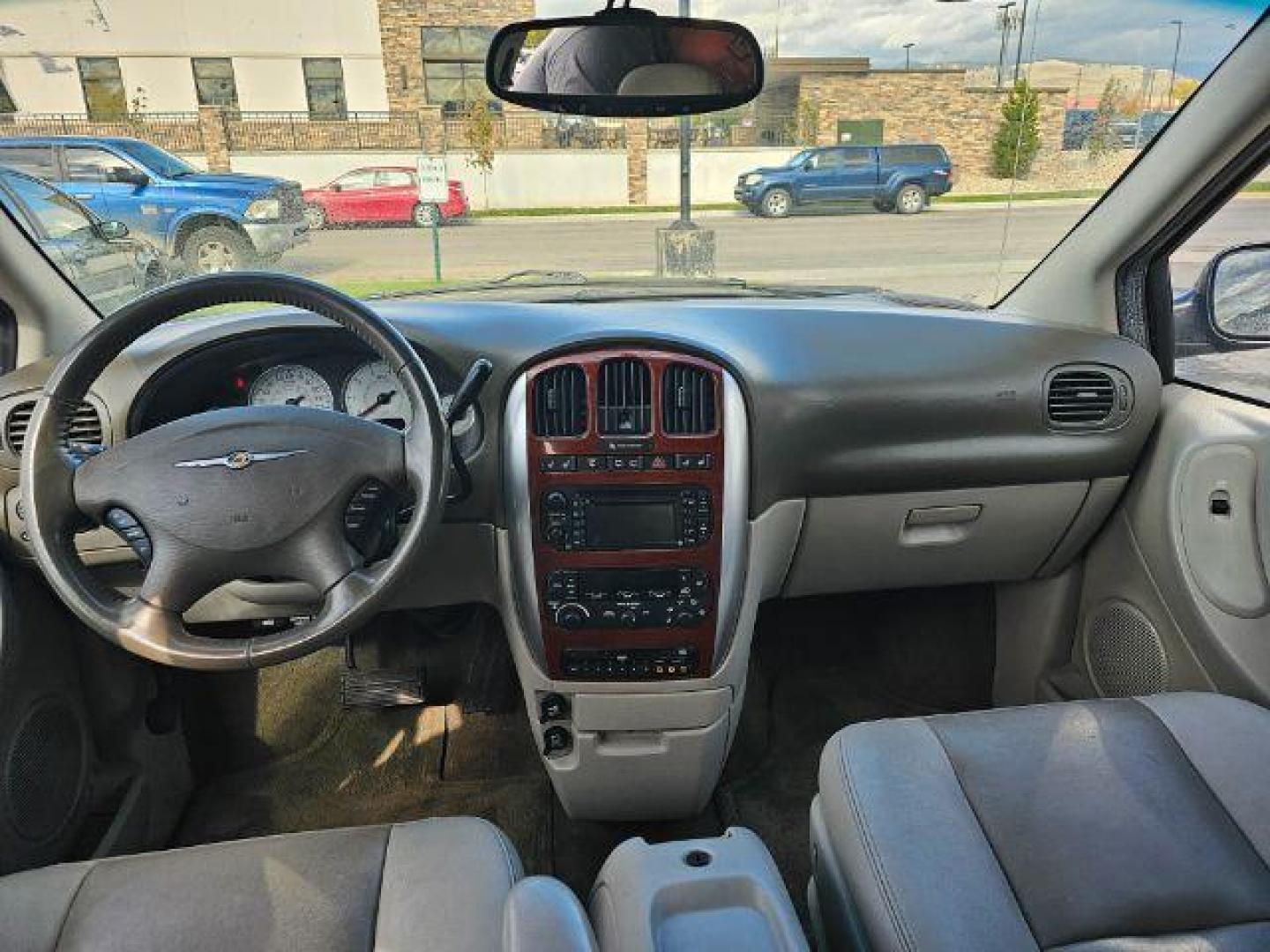 2007 Chrysler Town and Country Limited (2A8GP64L17R) with an 3.8L V6 OHV 12V engine, 4-Speed Automatic transmission, located at 1800 West Broadway, Missoula, 59808, (406) 543-1986, 46.881348, -114.023628 - Photo#6