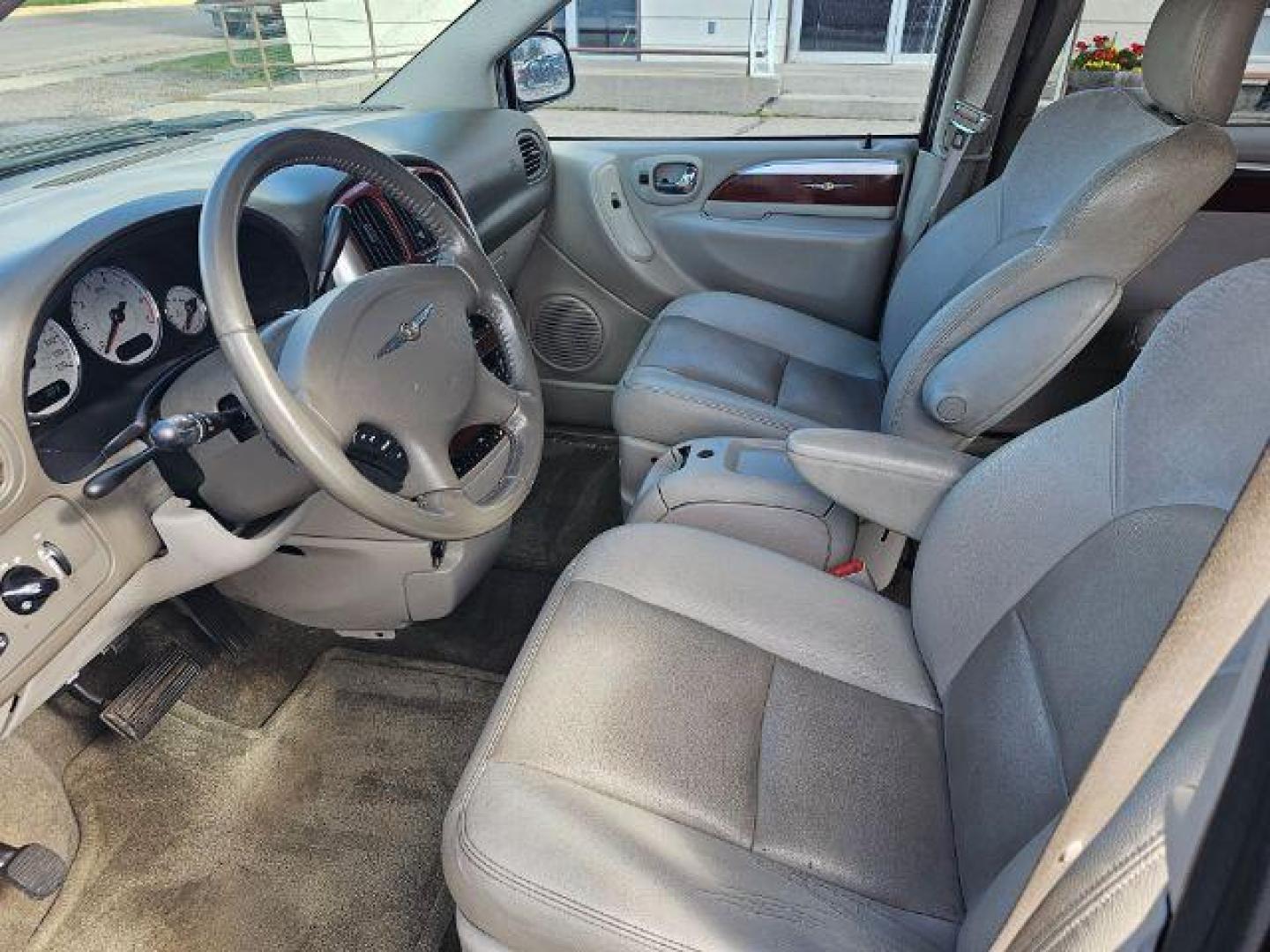 2007 Chrysler Town and Country Limited (2A8GP64L17R) with an 3.8L V6 OHV 12V engine, 4-Speed Automatic transmission, located at 1800 West Broadway, Missoula, 59808, (406) 543-1986, 46.881348, -114.023628 - Photo#7