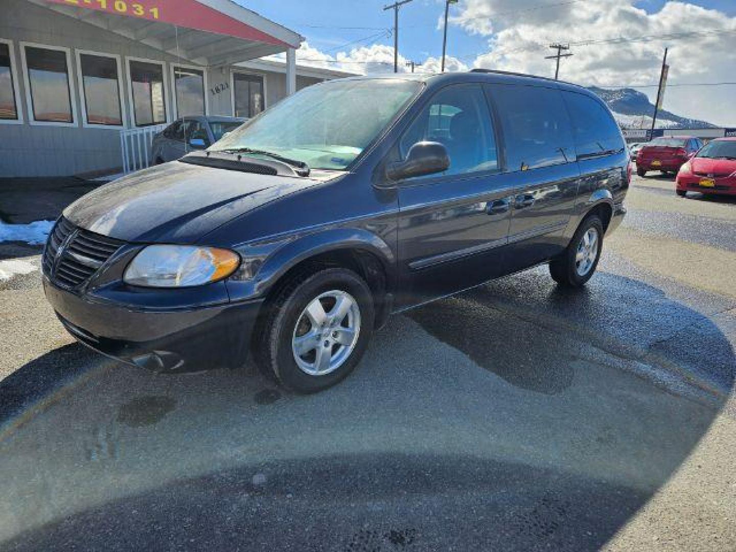 2007 Dodge Grand Caravan SXT (2D4GP44L67R) with an 3.8L V6 OHV 12V engine, 4-Speed Automatic transmission, located at 1821 N Montana Ave., Helena, MT, 59601, 0.000000, 0.000000 - Photo#0