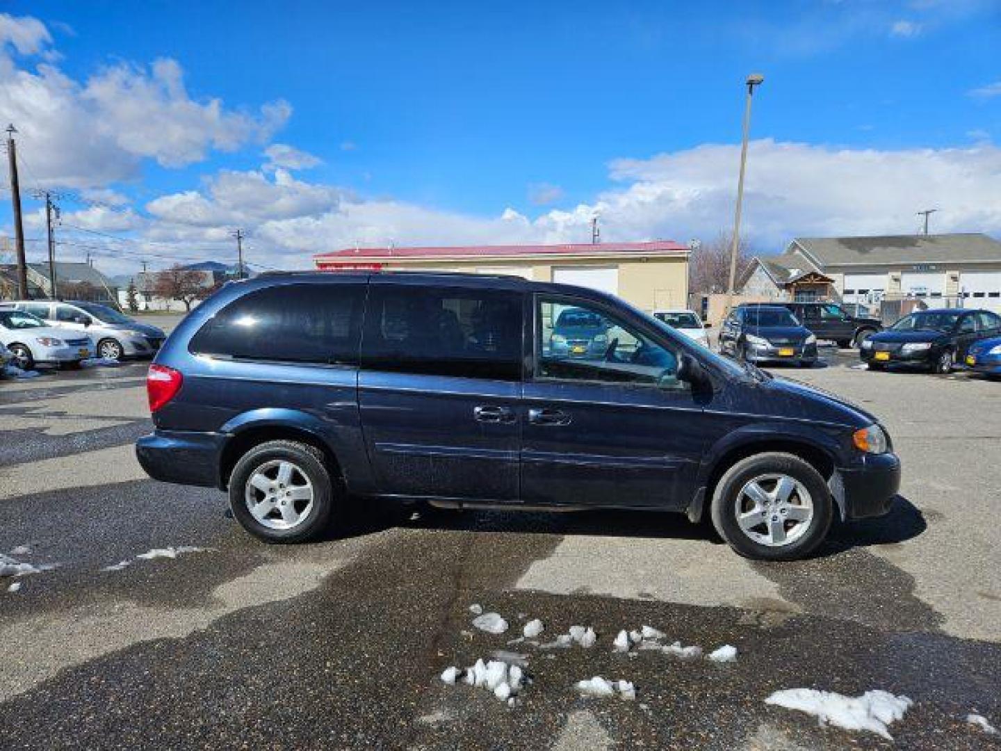 2007 Dodge Grand Caravan SXT (2D4GP44L67R) with an 3.8L V6 OHV 12V engine, 4-Speed Automatic transmission, located at 1821 N Montana Ave., Helena, MT, 59601, 0.000000, 0.000000 - Photo#2