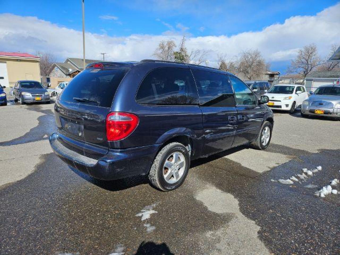 2007 Dodge Grand Caravan SXT (2D4GP44L67R) with an 3.8L V6 OHV 12V engine, 4-Speed Automatic transmission, located at 1821 N Montana Ave., Helena, MT, 59601, 0.000000, 0.000000 - Photo#3