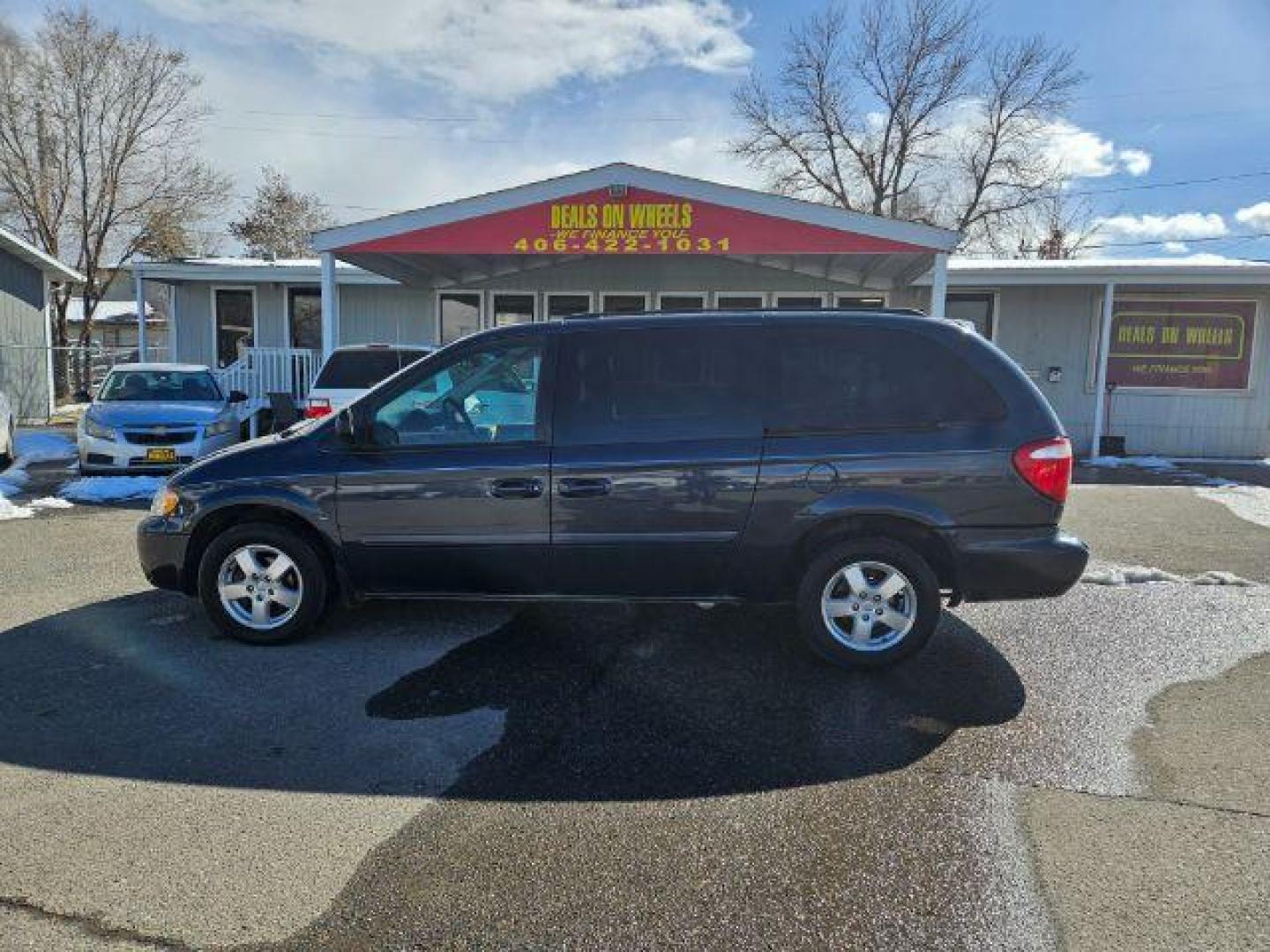 2007 Dodge Grand Caravan SXT (2D4GP44L67R) with an 3.8L V6 OHV 12V engine, 4-Speed Automatic transmission, located at 1821 N Montana Ave., Helena, MT, 59601, 0.000000, 0.000000 - Photo#5