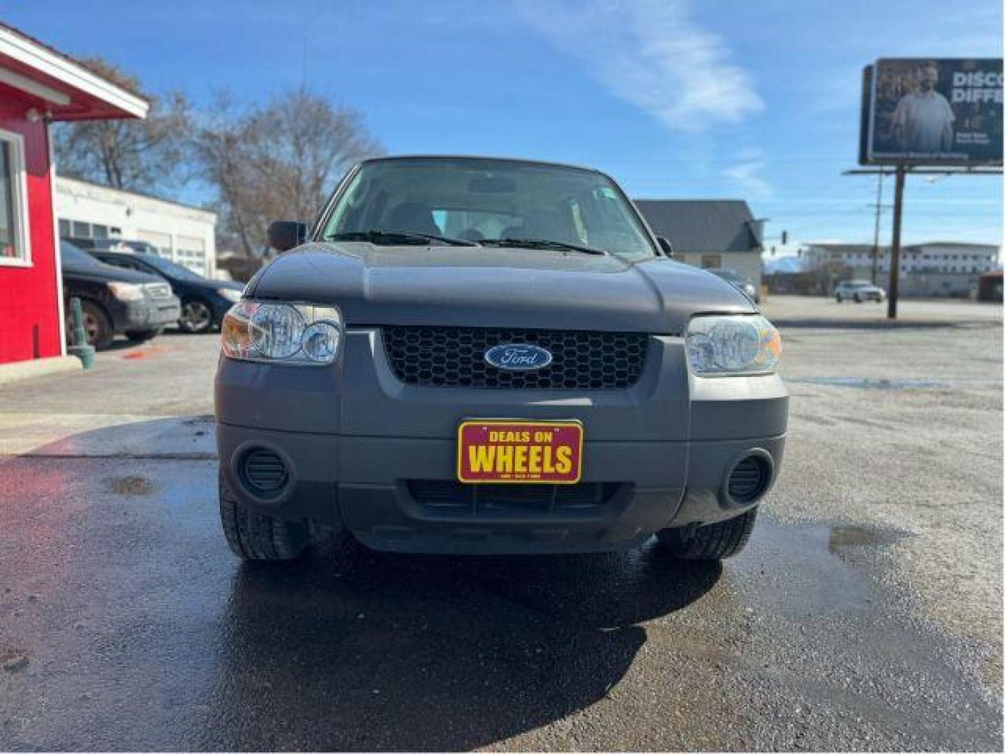 2007 Tungsten Grey Metallic Ford Escape XLS 4WD (1FMCU92Z87K) with an 2.3L L4 DOHC 16V engine, 4-Speed Automatic transmission, located at 601 E. Idaho St., Kalispell, MT, 59901, 0.000000, 0.000000 - Photo#7