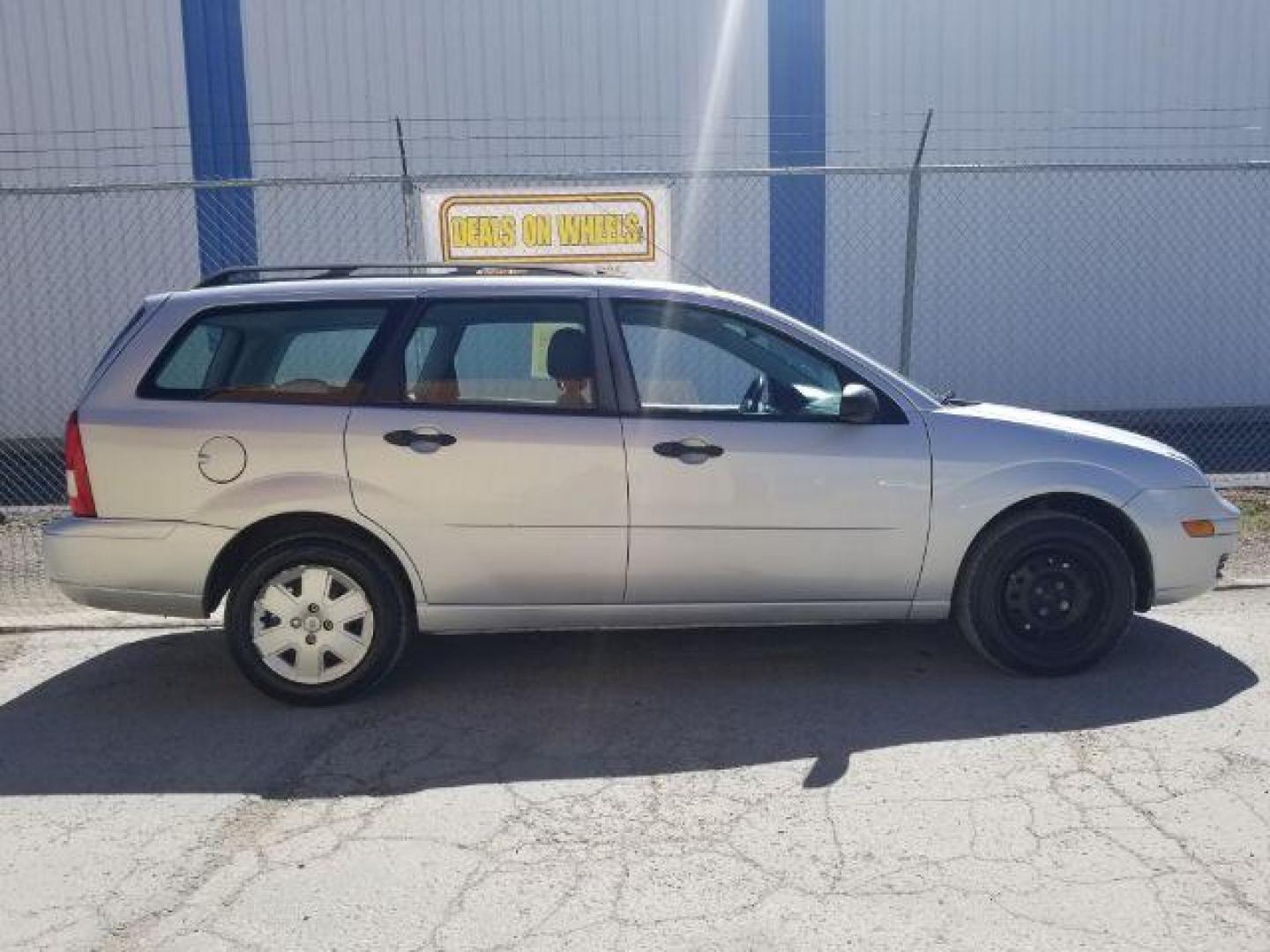 2007 Ford Focus Wagon ZXW SE (1FAHP36N27W) with an 2.0L L4 DOHC 16V engine, located at 4801 10th Ave S,, Great Falls, MT, 59405, (406) 564-1505, 0.000000, 0.000000 - Photo#5