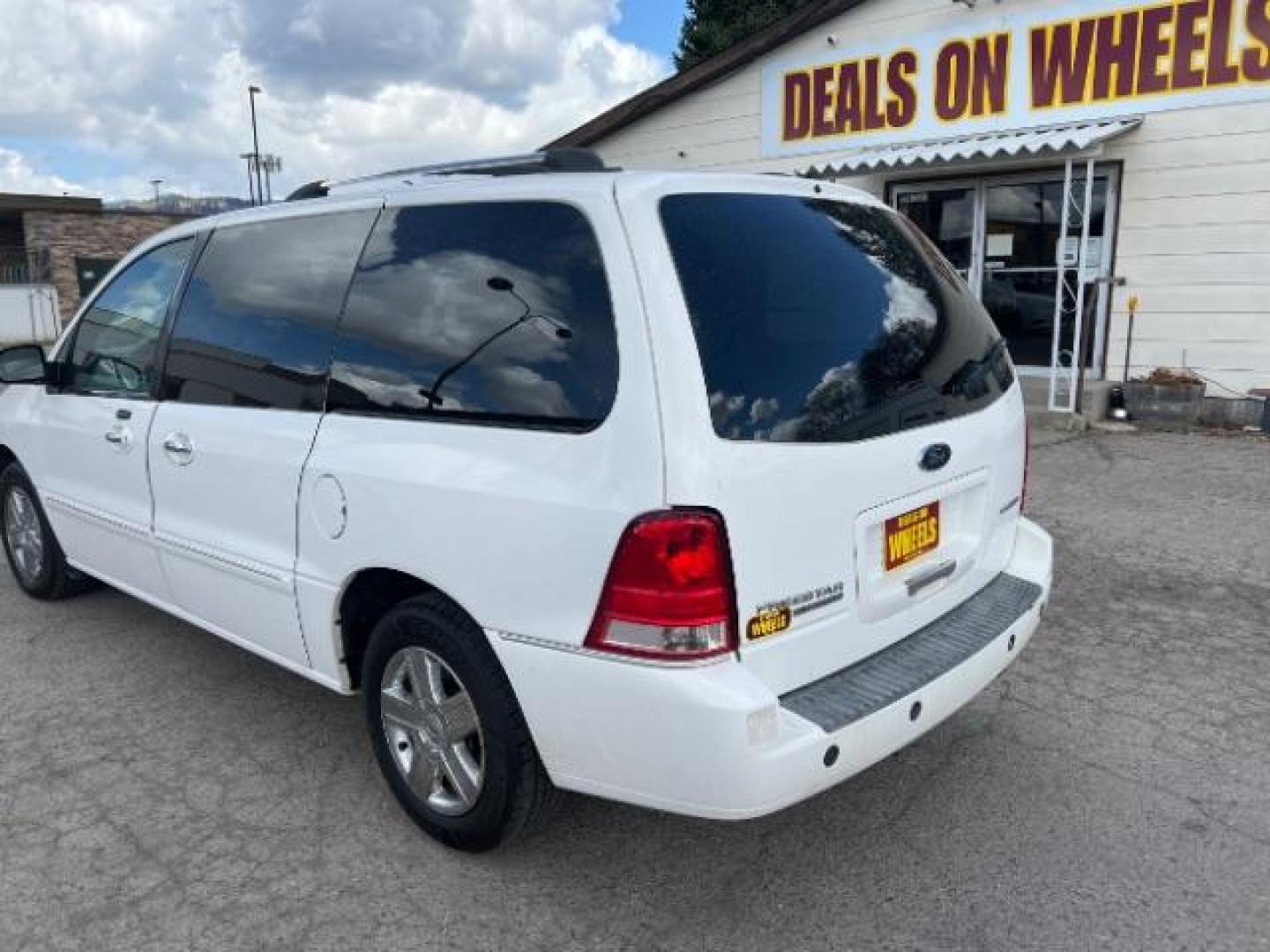 2007 Ford Freestar Limited (2FMDA58257B) with an 4.2L V6 OHV 12V engine, 4-Speed Automatic transmission, located at 1821 N Montana Ave., Helena, MT, 59601, 0.000000, 0.000000 - Photo#6