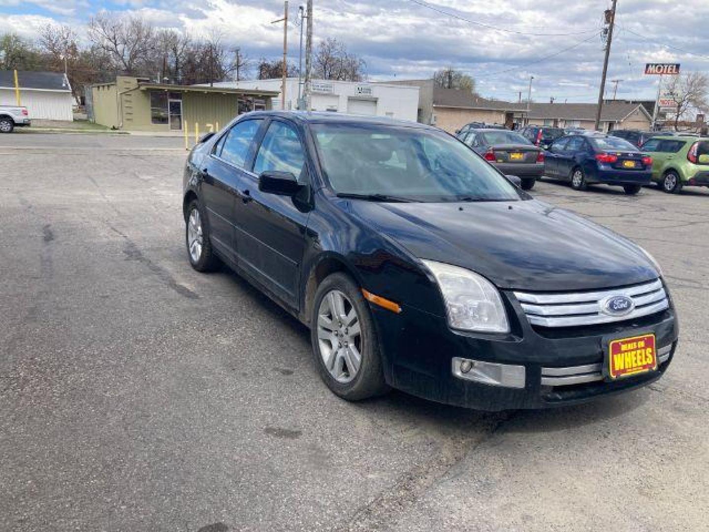 2007 Ford Fusion V6 SEL (3FAHP08117R) with an 3.0L V6 DOHC 24V engine, located at 4047 Montana Ave., Billings, MT, 59101, 45.770847, -108.529800 - Photo#3