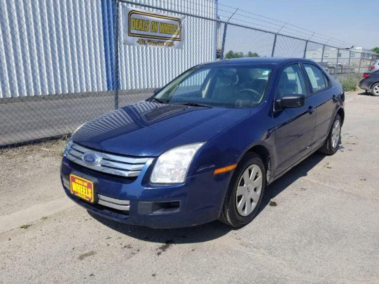 2007 Ford Fusion S (3FAHP06Z97R) with an 2.3L L4 DOHC 16V engine, located at 601 E. Idaho St., Kalispell, MT, 59901, 0.000000, 0.000000 - Photo#0