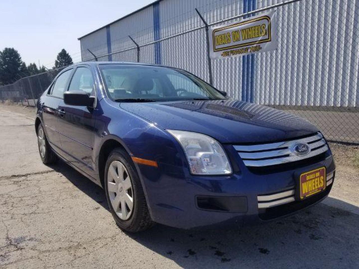 2007 Ford Fusion S (3FAHP06Z97R) with an 2.3L L4 DOHC 16V engine, located at 601 E. Idaho St., Kalispell, MT, 59901, 0.000000, 0.000000 - Photo#6