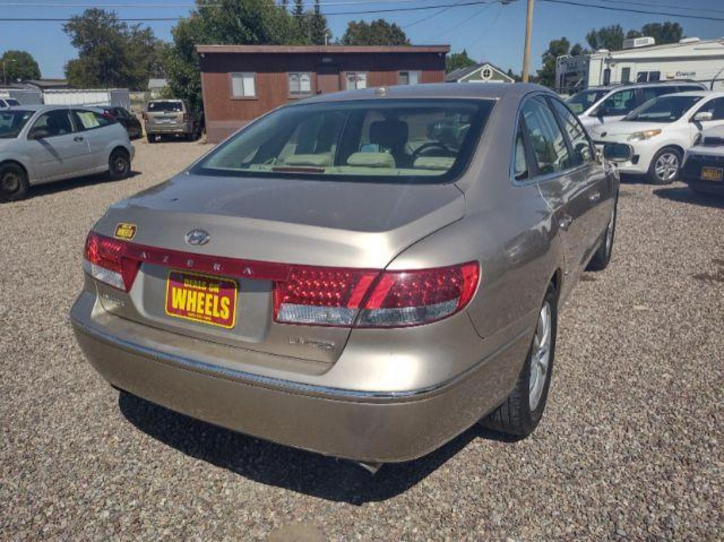 2007 Hyundai Azera Limited (KMHFC46F77A) with an 3.8L V6 DOHC 24V engine, 5-Speed Automatic transmission, located at 4801 10th Ave S,, Great Falls, MT, 59405, (406) 564-1505, 0.000000, 0.000000 - Photo#4