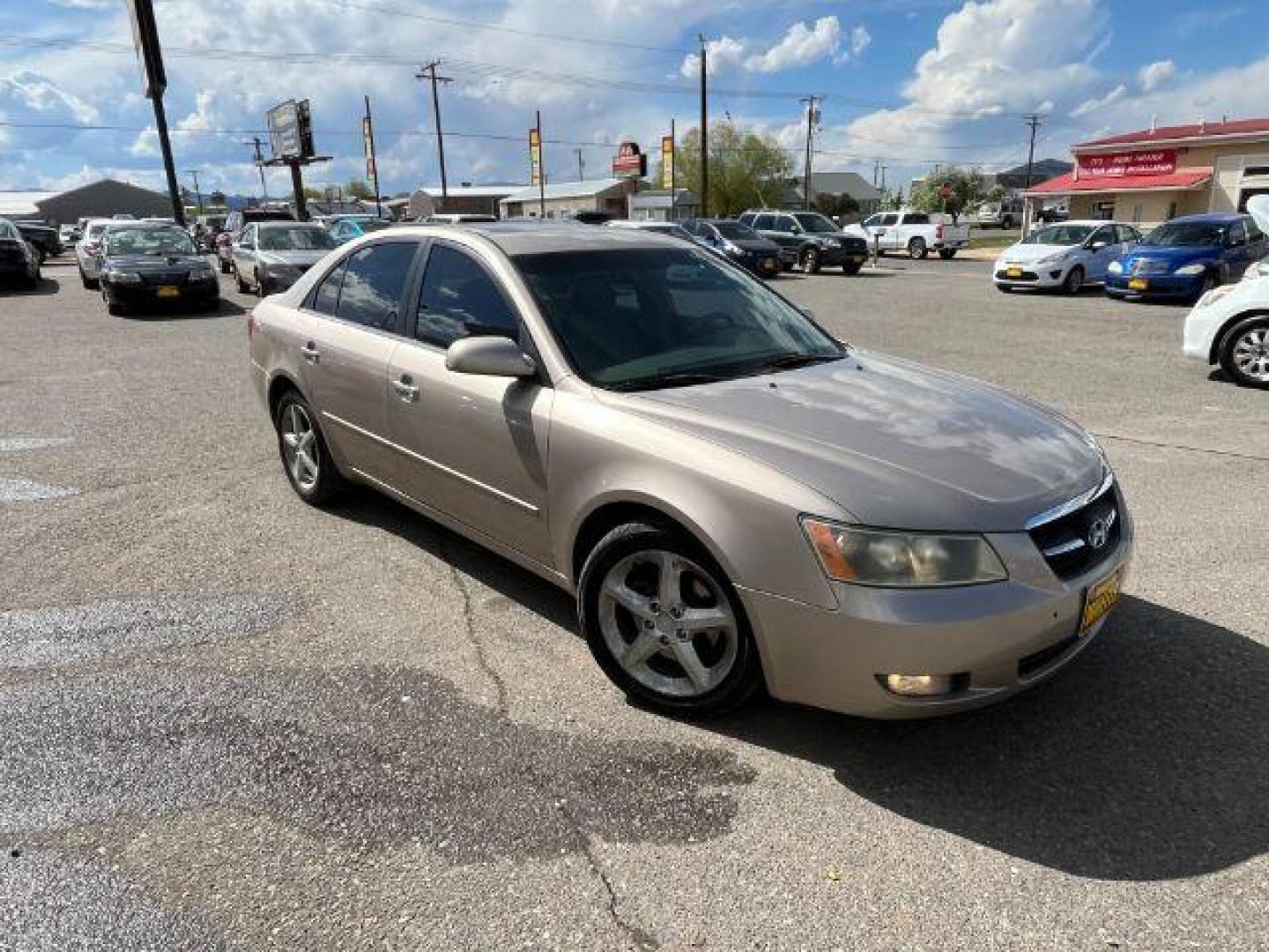 2007 Hyundai Sonata LTD XM (5NPEU46F87H) with an 3.3L V6 DOHC 24V engine, 5-Speed Automatic transmission, located at 1821 N Montana Ave., Helena, MT, 59601, 0.000000, 0.000000 - Photo#2