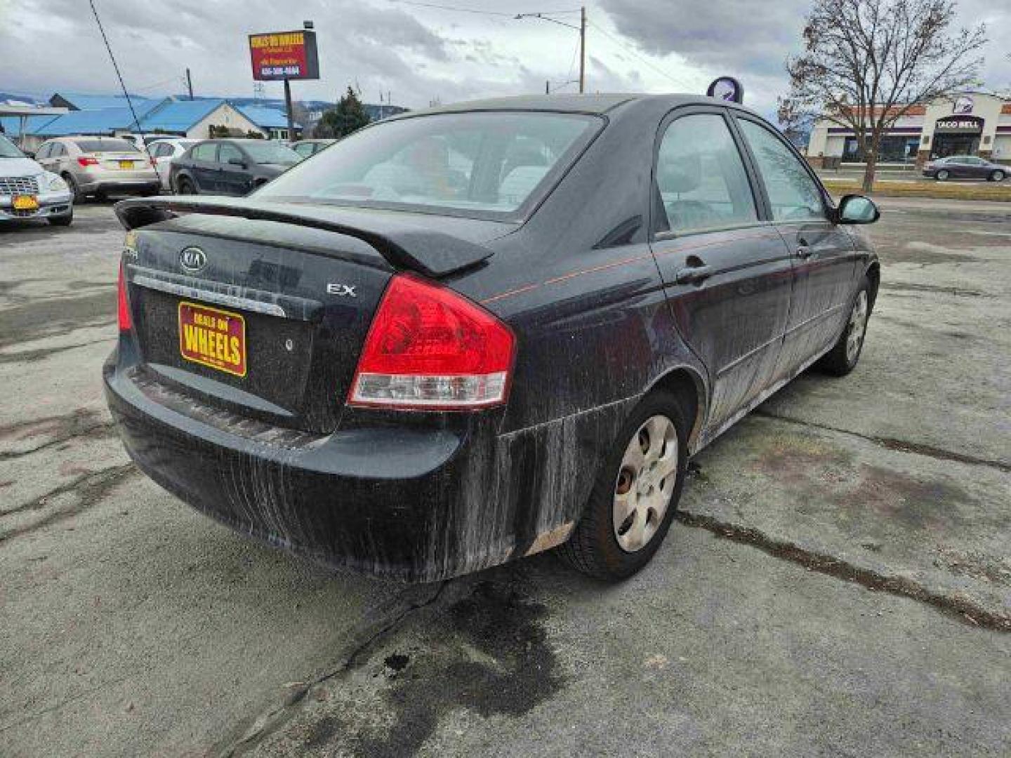 2007 Kia Spectra EX (KNAFE122675) with an 2.0L L4 DOHC 16V engine, located at 601 E. Idaho St., Kalispell, MT, 59901, 0.000000, 0.000000 - Photo#4