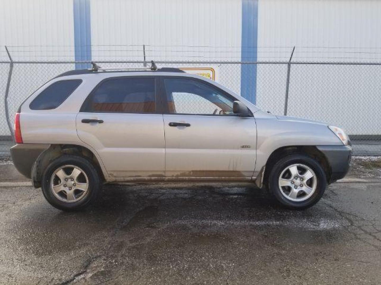 2007 Kia Sportage LX I4 4WD (KNDJE724X77) with an 2.0L L4 DOHC 16V engine, 5-Speed Manual transmission, located at 4801 10th Ave S,, Great Falls, MT, 59405, (406) 564-1505, 0.000000, 0.000000 - Photo#3