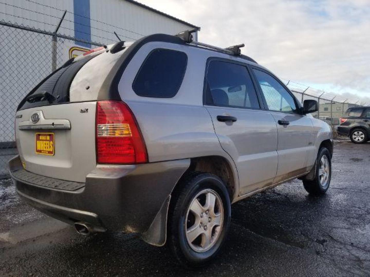 2007 Kia Sportage LX I4 4WD (KNDJE724X77) with an 2.0L L4 DOHC 16V engine, 5-Speed Manual transmission, located at 4801 10th Ave S,, Great Falls, MT, 59405, (406) 564-1505, 0.000000, 0.000000 - Photo#4