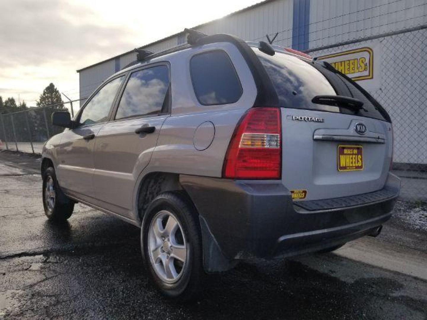 2007 Kia Sportage LX I4 4WD (KNDJE724X77) with an 2.0L L4 DOHC 16V engine, 5-Speed Manual transmission, located at 4801 10th Ave S,, Great Falls, MT, 59405, (406) 564-1505, 0.000000, 0.000000 - Photo#5