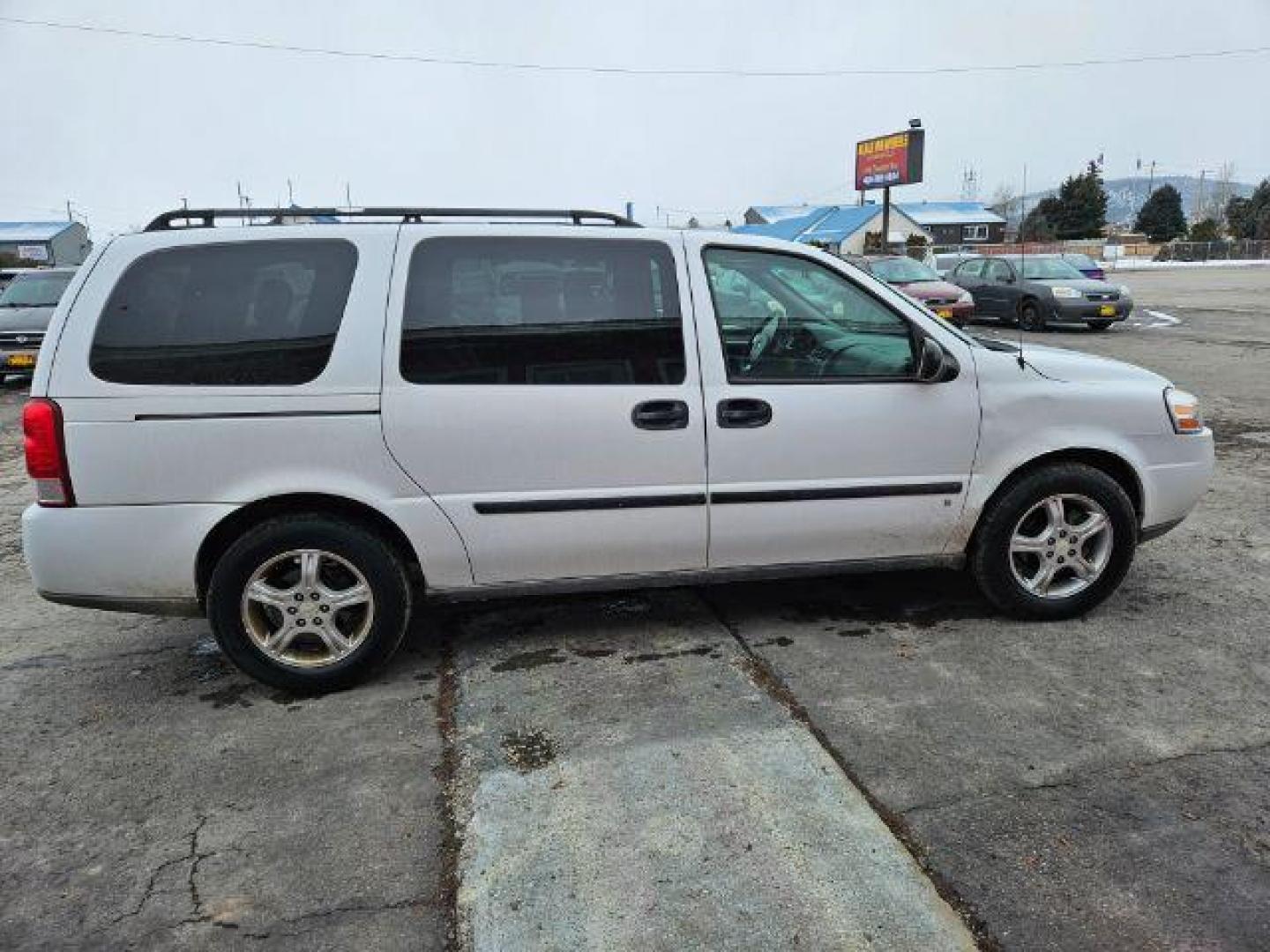 2008 Chevrolet Uplander LS Ext. 1LS (1GNDV23108D) with an 3.9L V6 DOHC 24V engine, 4-Speed Automatic transmission, located at 601 E. Idaho St., Kalispell, MT, 59901, 0.000000, 0.000000 - Photo#5