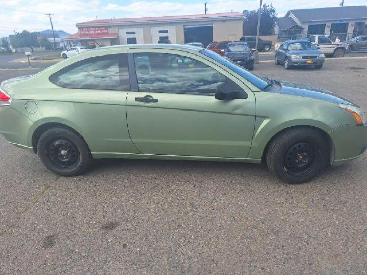 2008 GREEN FORD FOCUS green (1FAHP32N58W) with an 2.0L 16V engine, Manual transmission, located at 1821 N Montana Ave., Helena, MT, 59601, 0.000000, 0.000000 - Photo#3