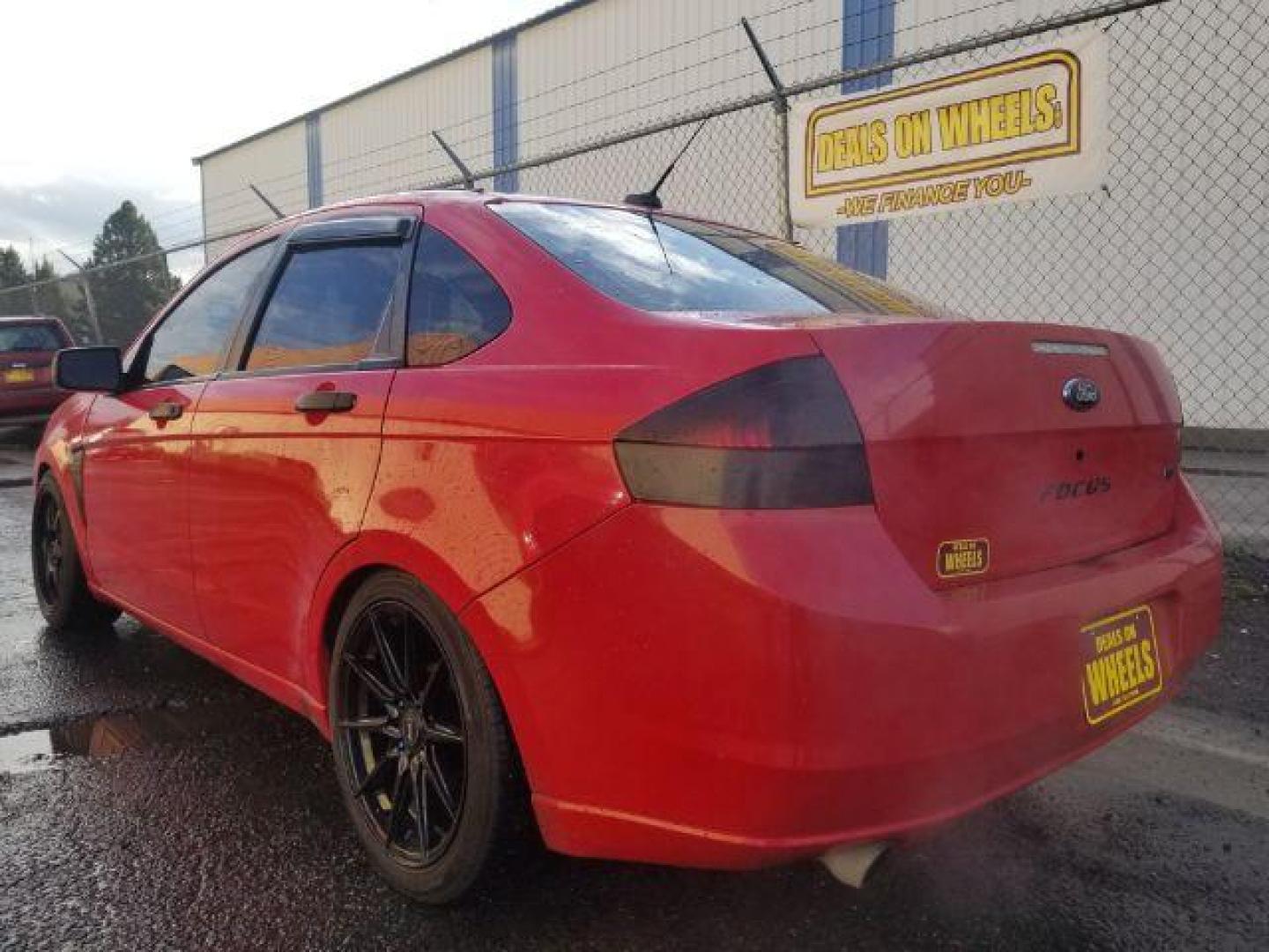 2008 Ford Focus SE Sedan (1FAHP35N18W) with an 2.0L L4 DOHC 16V engine, located at 1800 West Broadway, Missoula, 59808, (406) 543-1986, 46.881348, -114.023628 - Photo#0