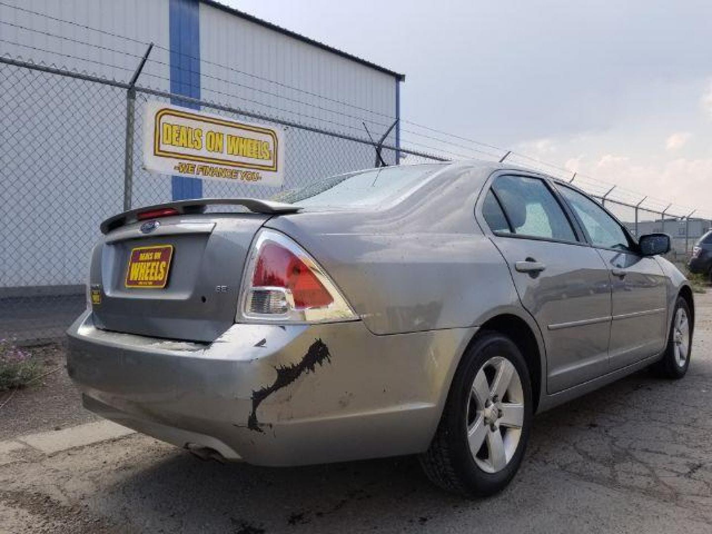 2008 Ford Fusion SE (3FAHP07Z48R) with an 2.3L L4 DOHC 16V engine, located at 601 E. Idaho St., Kalispell, MT, 59901, 0.000000, 0.000000 - Photo#4